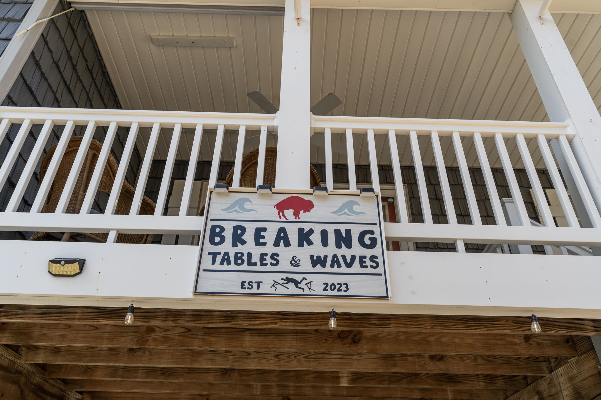 Breaking Tables Waves | Photo 20