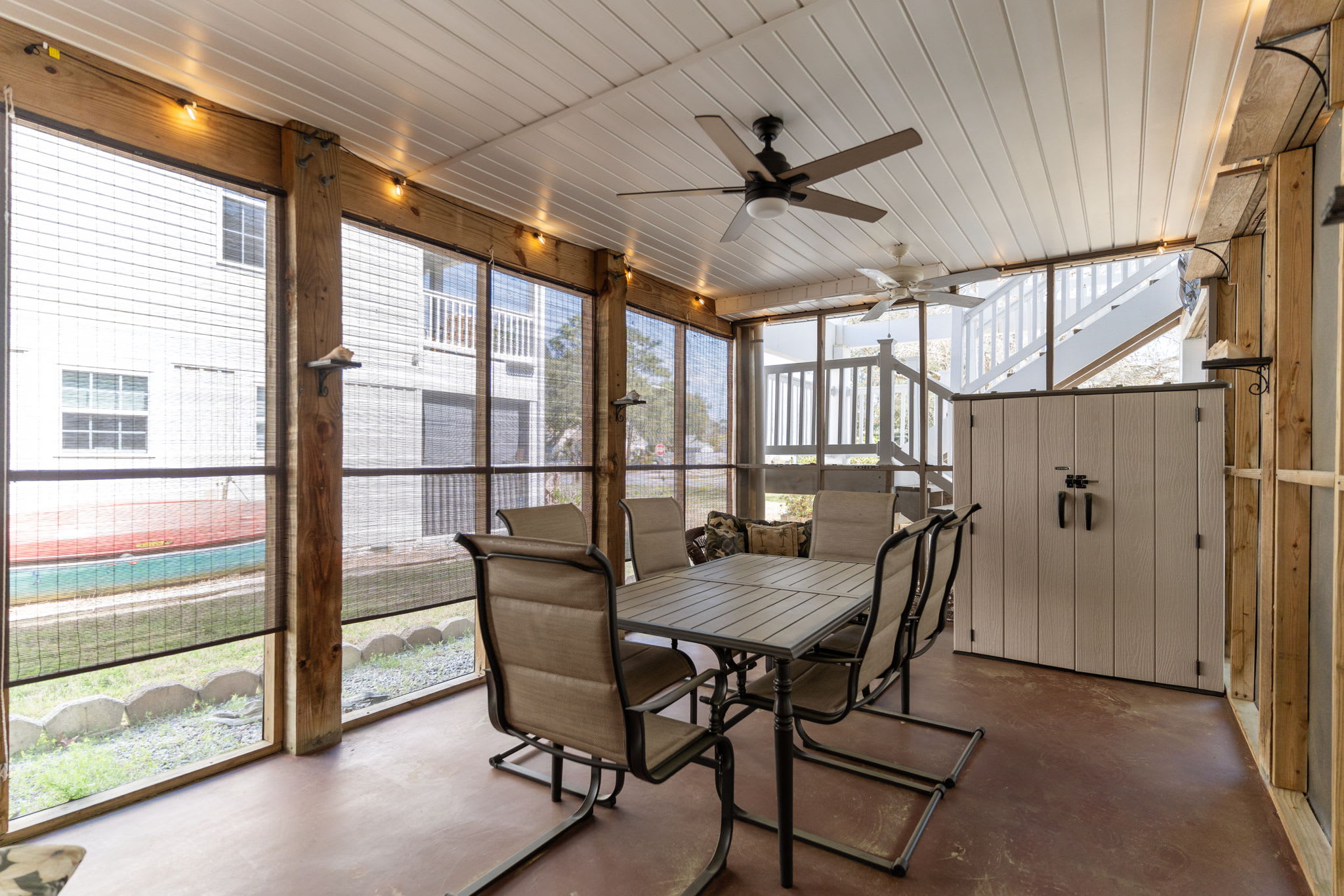 Breaking Tables Waves | Photo 25