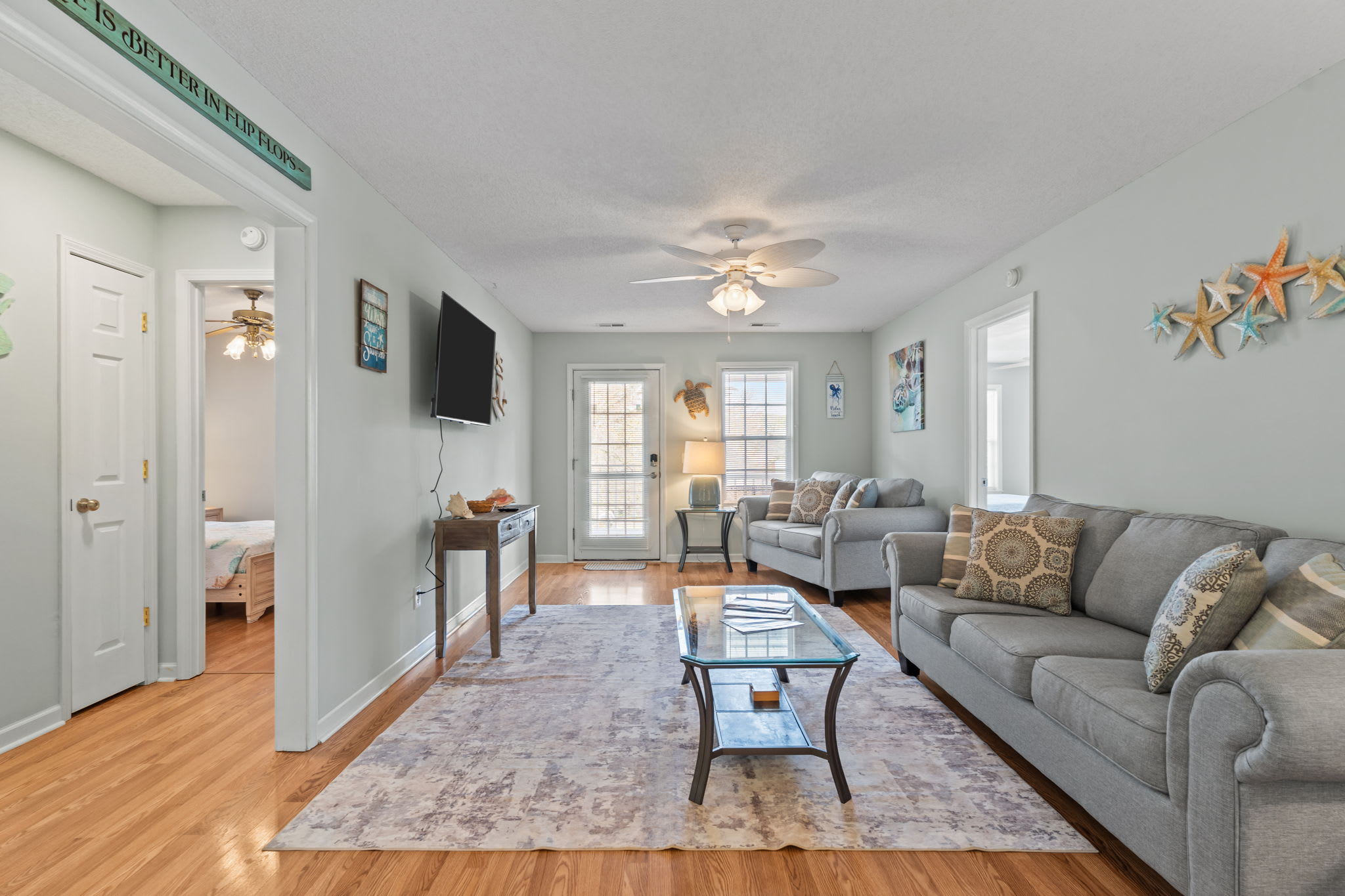 Breaking Tables Waves | Photo 39