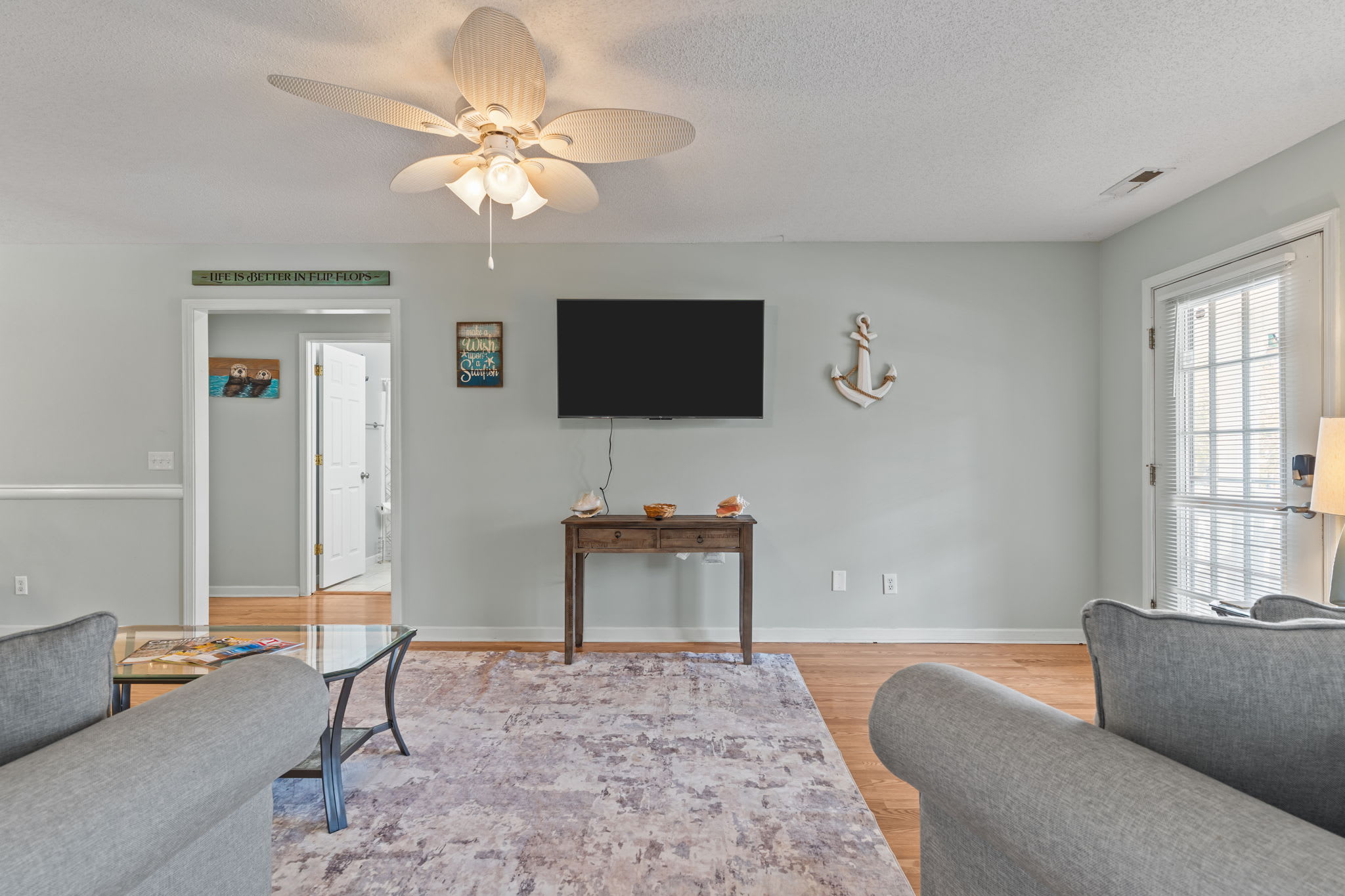 Breaking Tables Waves | Photo 40