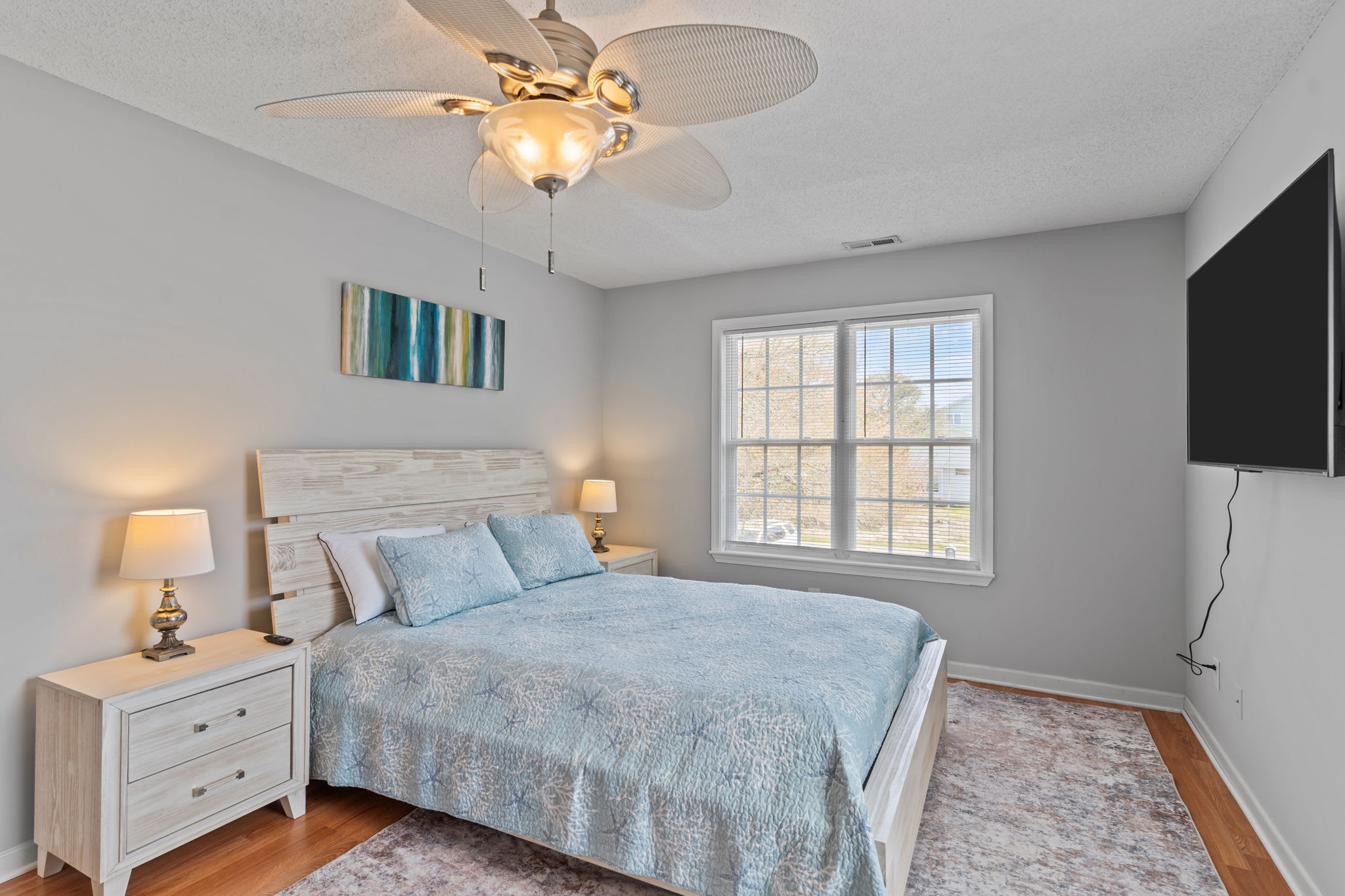 Breaking Tables Waves | Photo 45