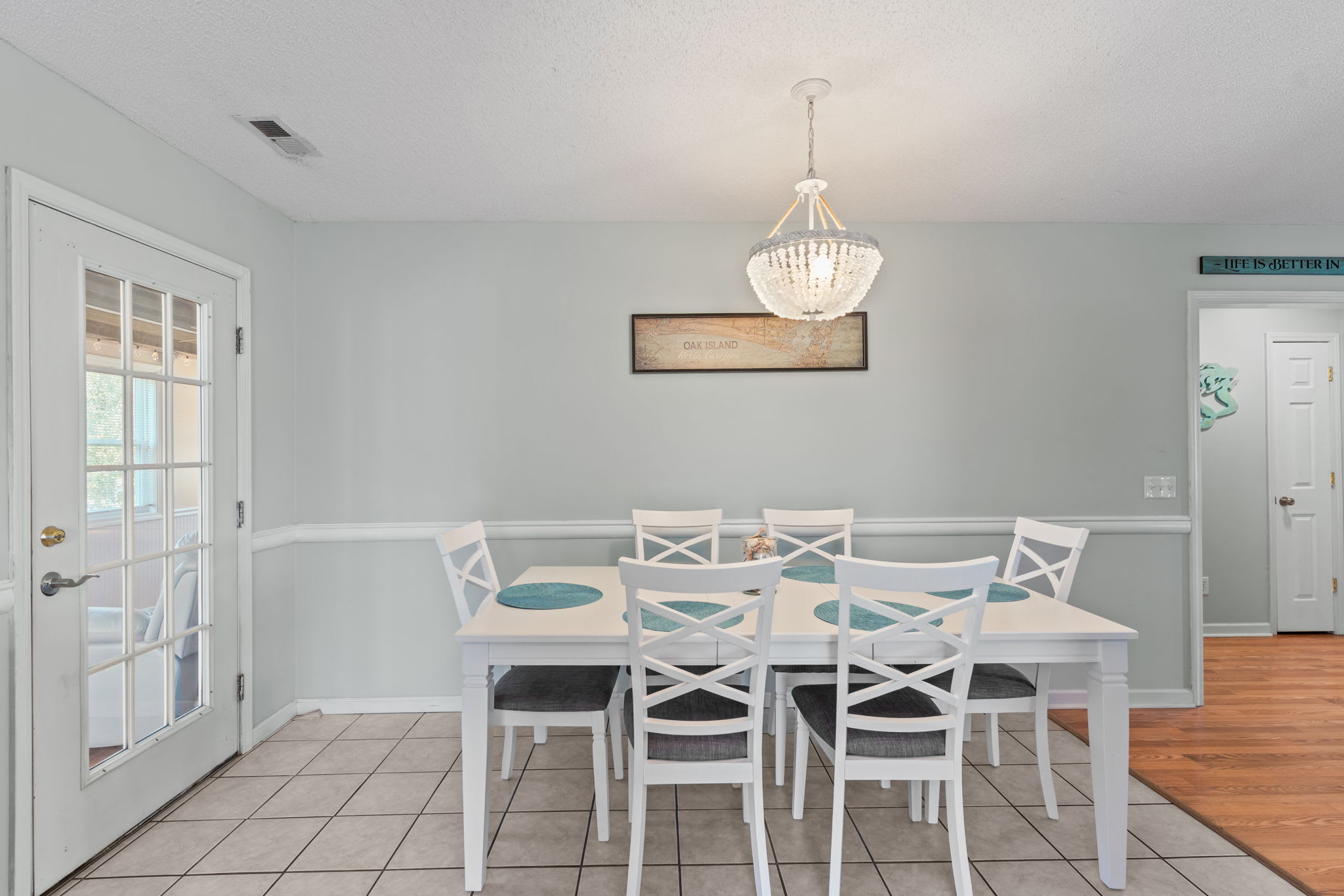 Breaking Tables Waves | Photo 47