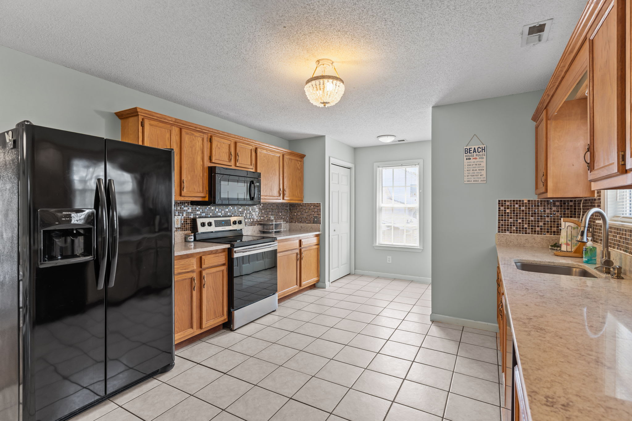 Breaking Tables Waves | Photo 50