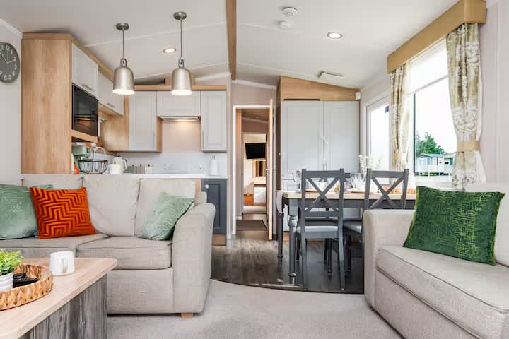 Luxury Beachside Stay Near Edinburgh with FREE Parking & Wi-Fi in Links Road EH32 - Property image 7 - VivreStays