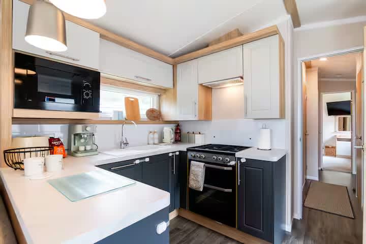 Luxury Beachside Stay Near Edinburgh with FREE Parking & Wi-Fi in Links Road EH32 - Property image 10 - VivreStays
