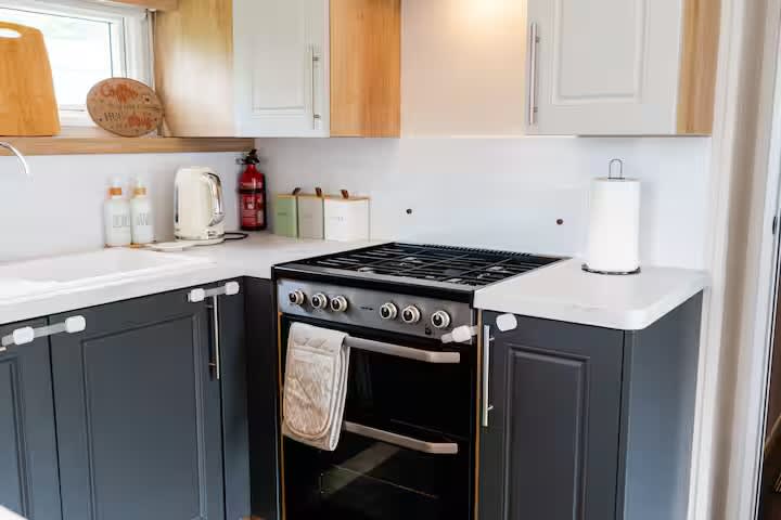 Luxury Beachside Stay Near Edinburgh with FREE Parking & Wi-Fi in Links Road EH32 - Property image 15 - VivreStays