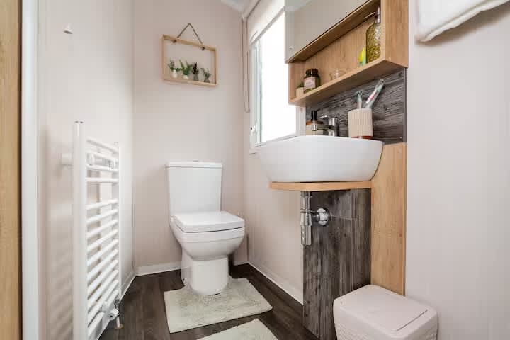 Luxury Beachside Stay Near Edinburgh with FREE Parking & Wi-Fi in Links Road EH32 - Property image 28 - VivreStays