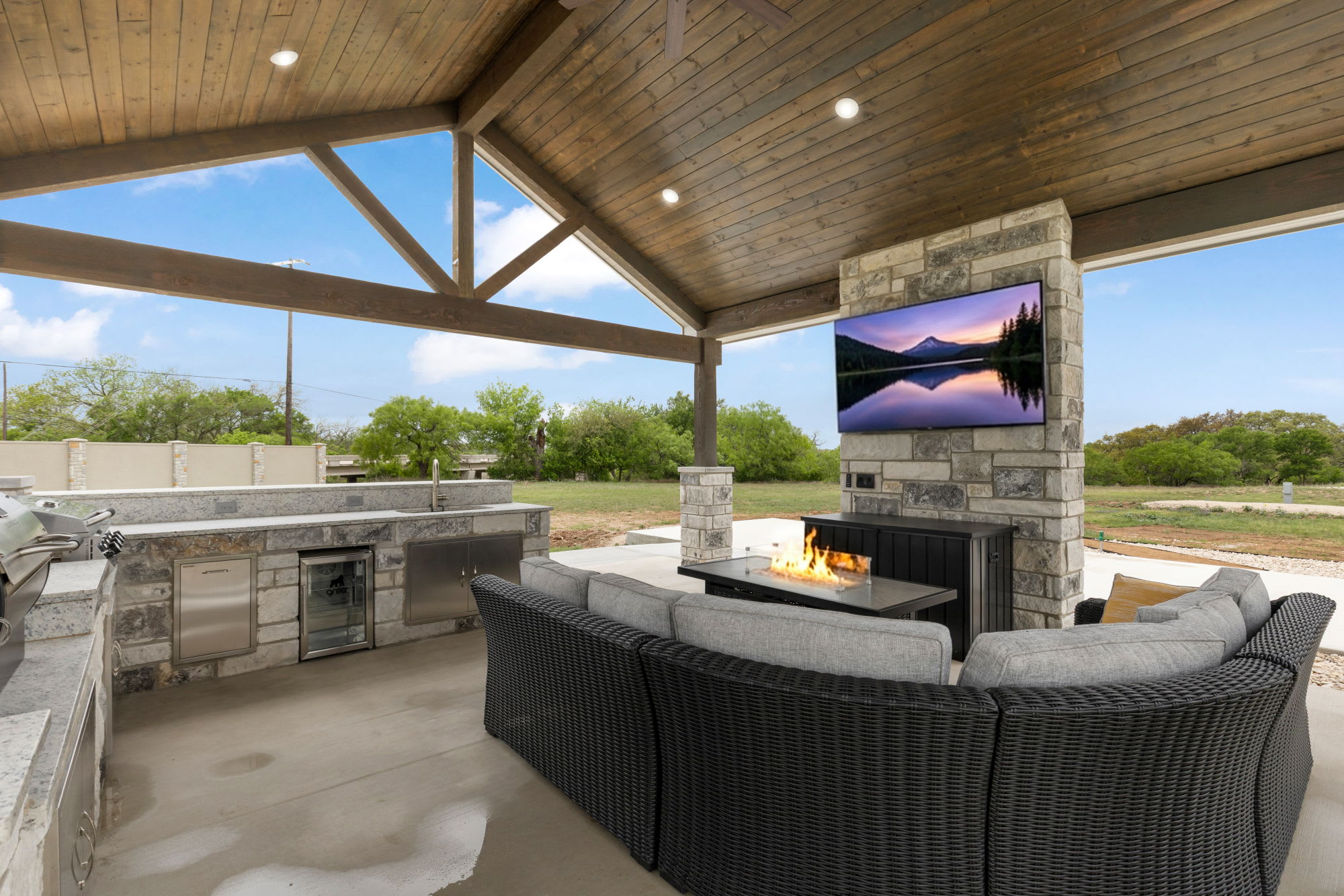 The Ravish Pad - Lot 209 | Photo 2