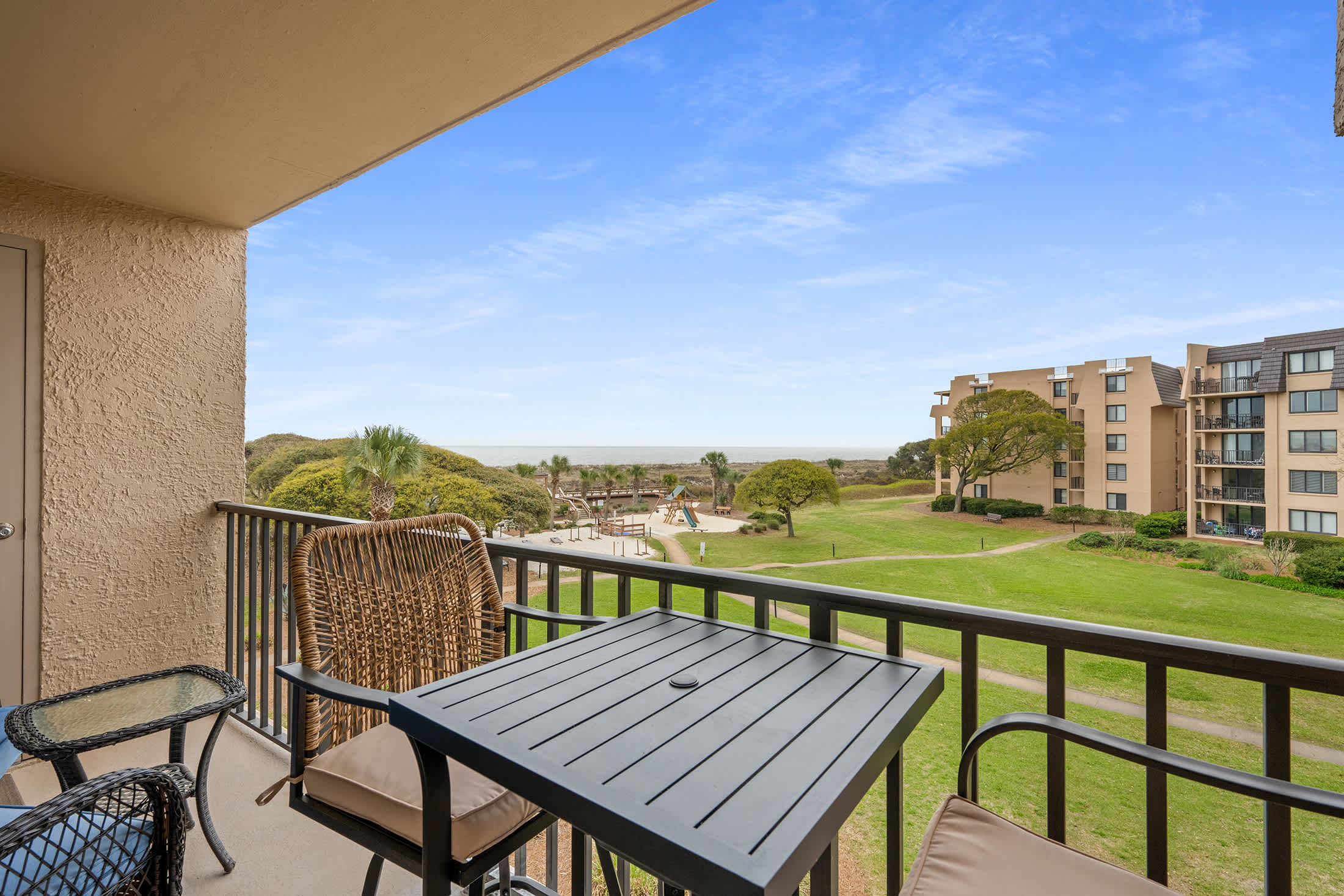 STUNNING OCEANFRONT 2BR, 2BA VILLA, STEPS TO THE OCEAN — Hilton Head Island, SC — vacation rental