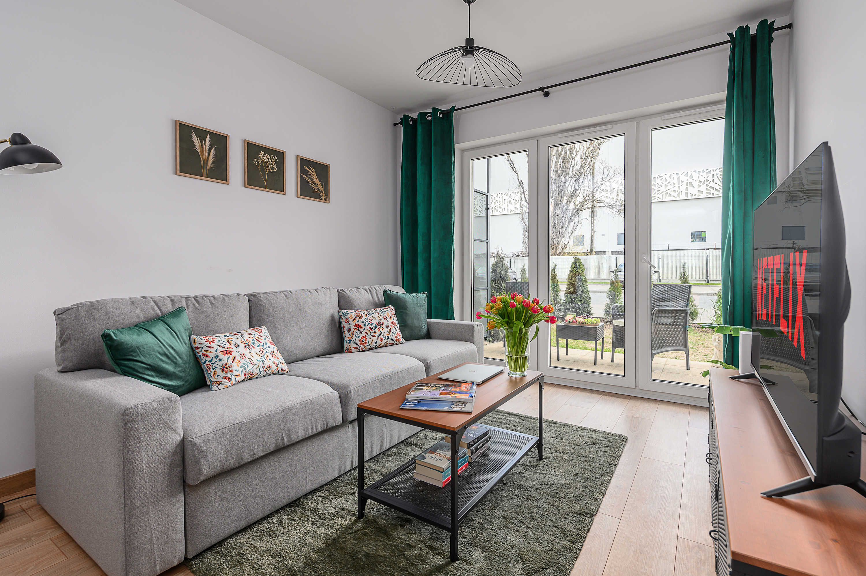 Lumina apartment with patio and parking