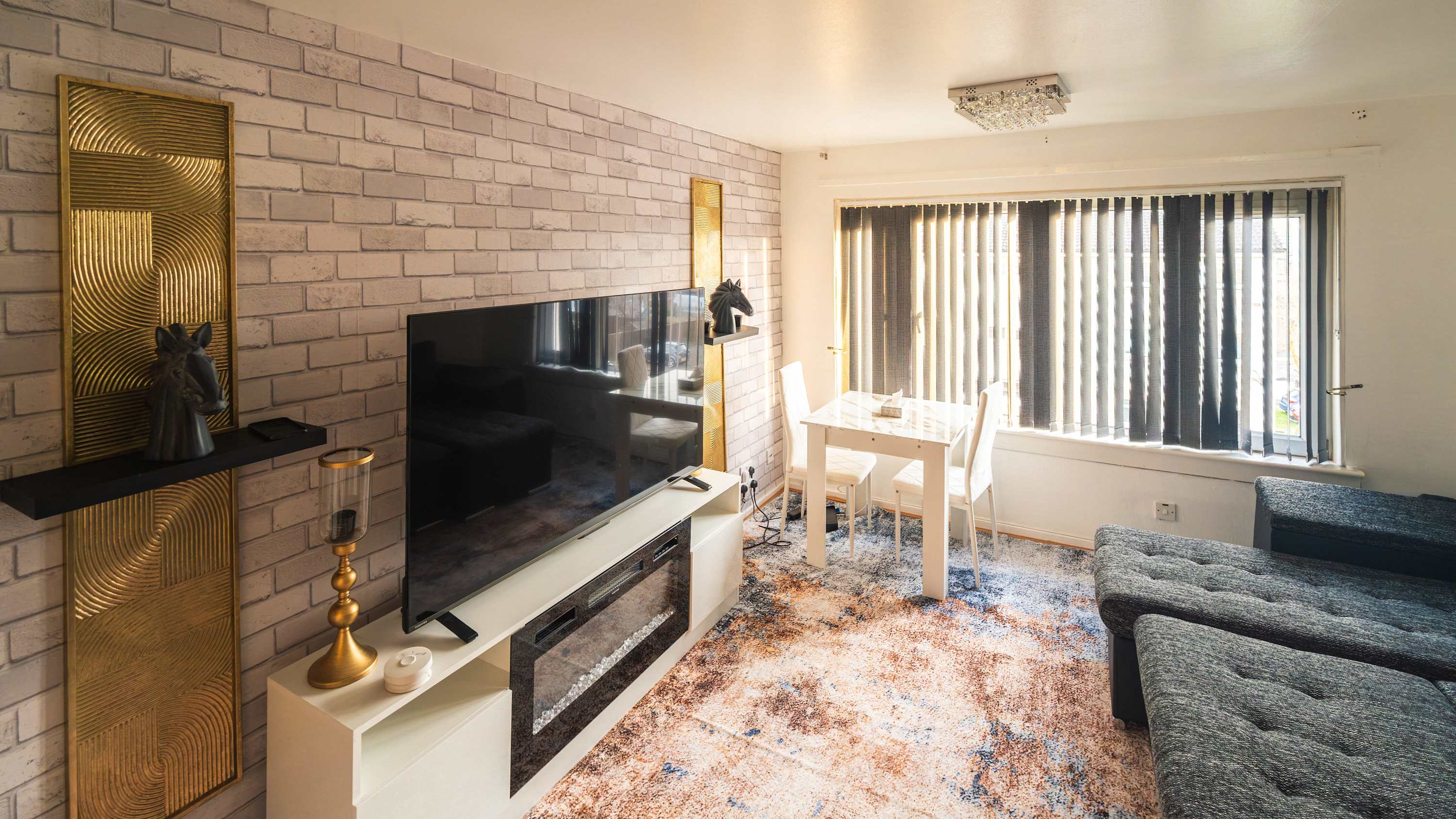 View East Kilbride 1BHK Apartment with free parking in Glen Prosen 49 G74 East Kilbride 1BHK Apartment with free parking in Glen Prosen 49 G74 - Property image 2 - VivreStays
