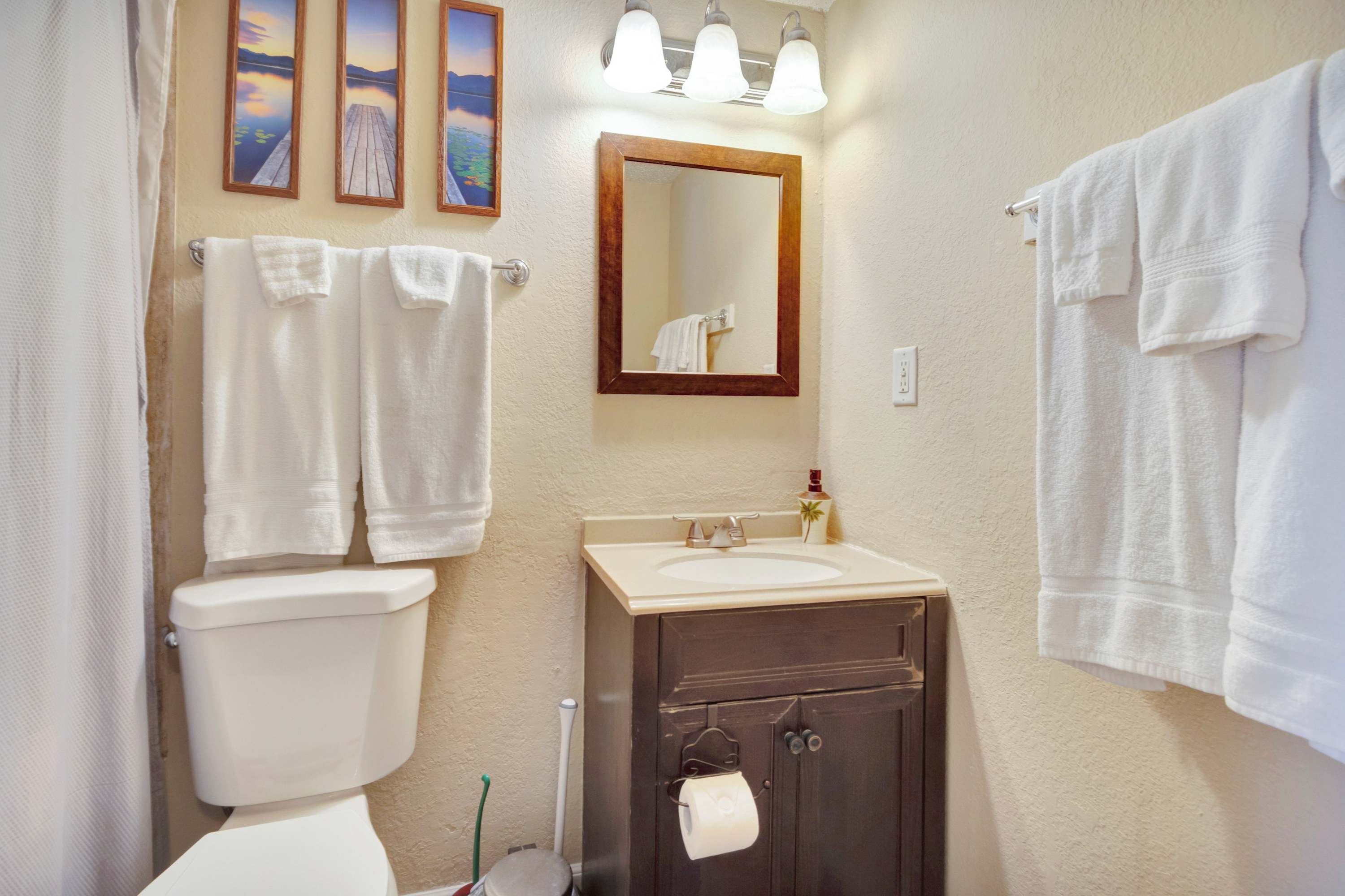 Jocelyn Manor 86 | Pet Friendly 1BR Beach Condo