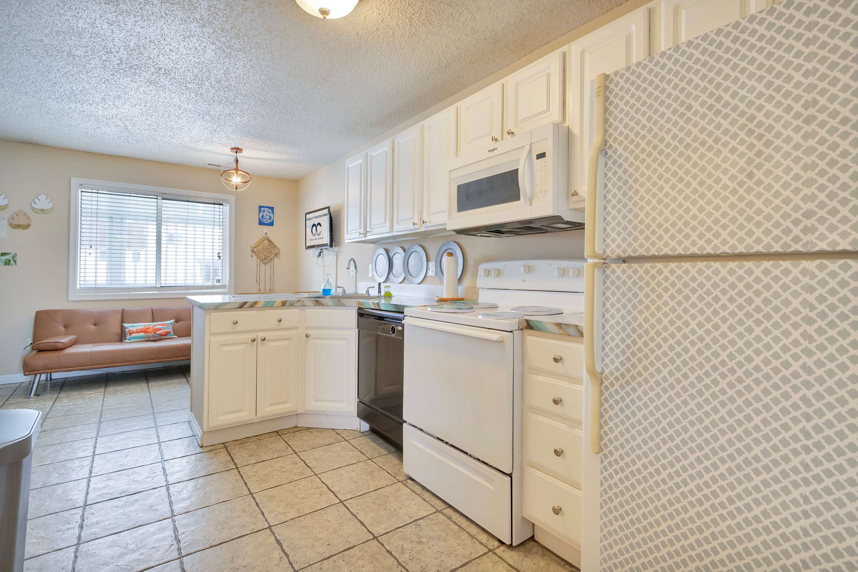 Jocelyn Manor 86 | Pet Friendly 1BR Beach Condo