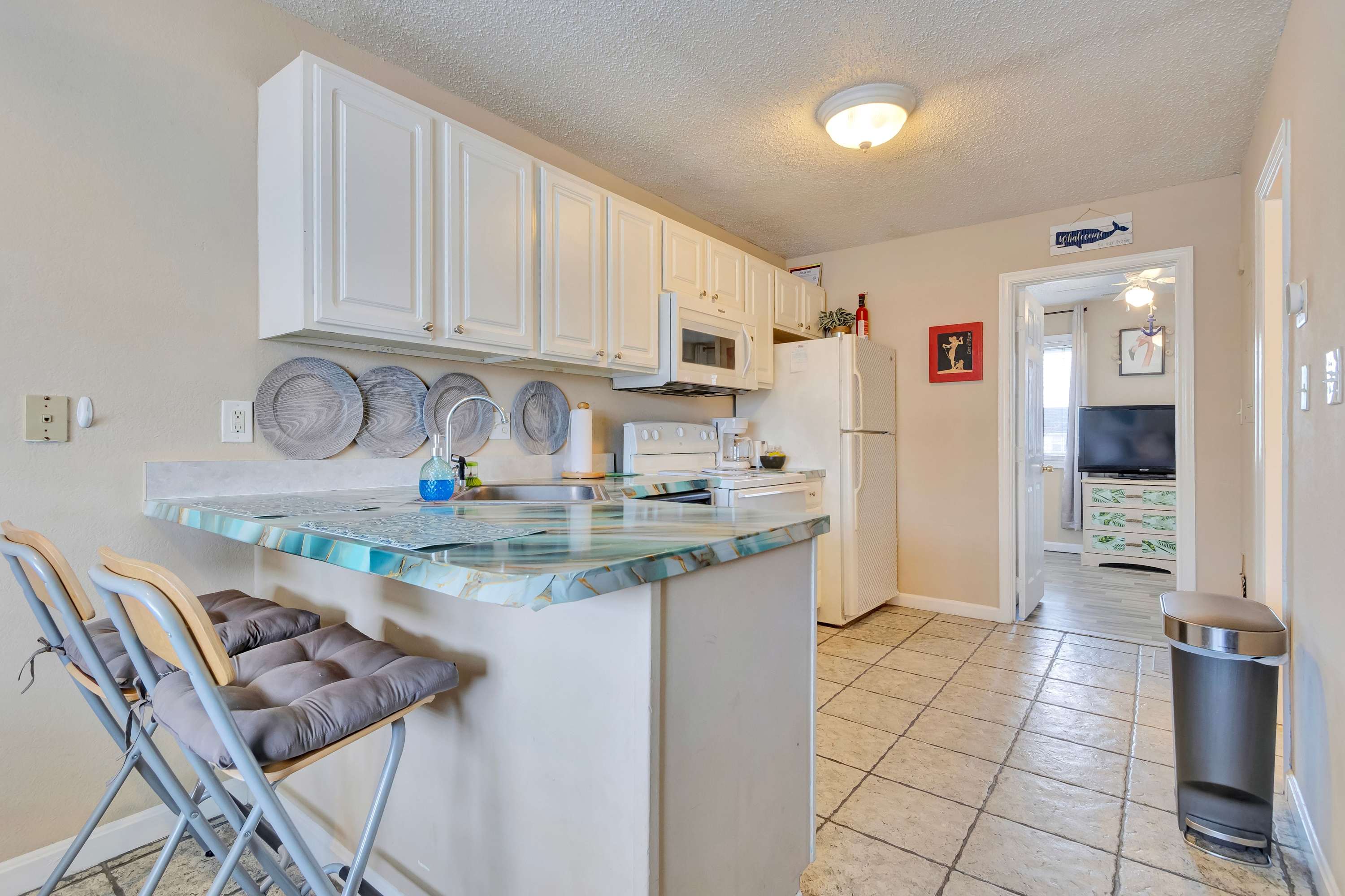 Jocelyn Manor 86 | Pet Friendly 1BR Beach Condo