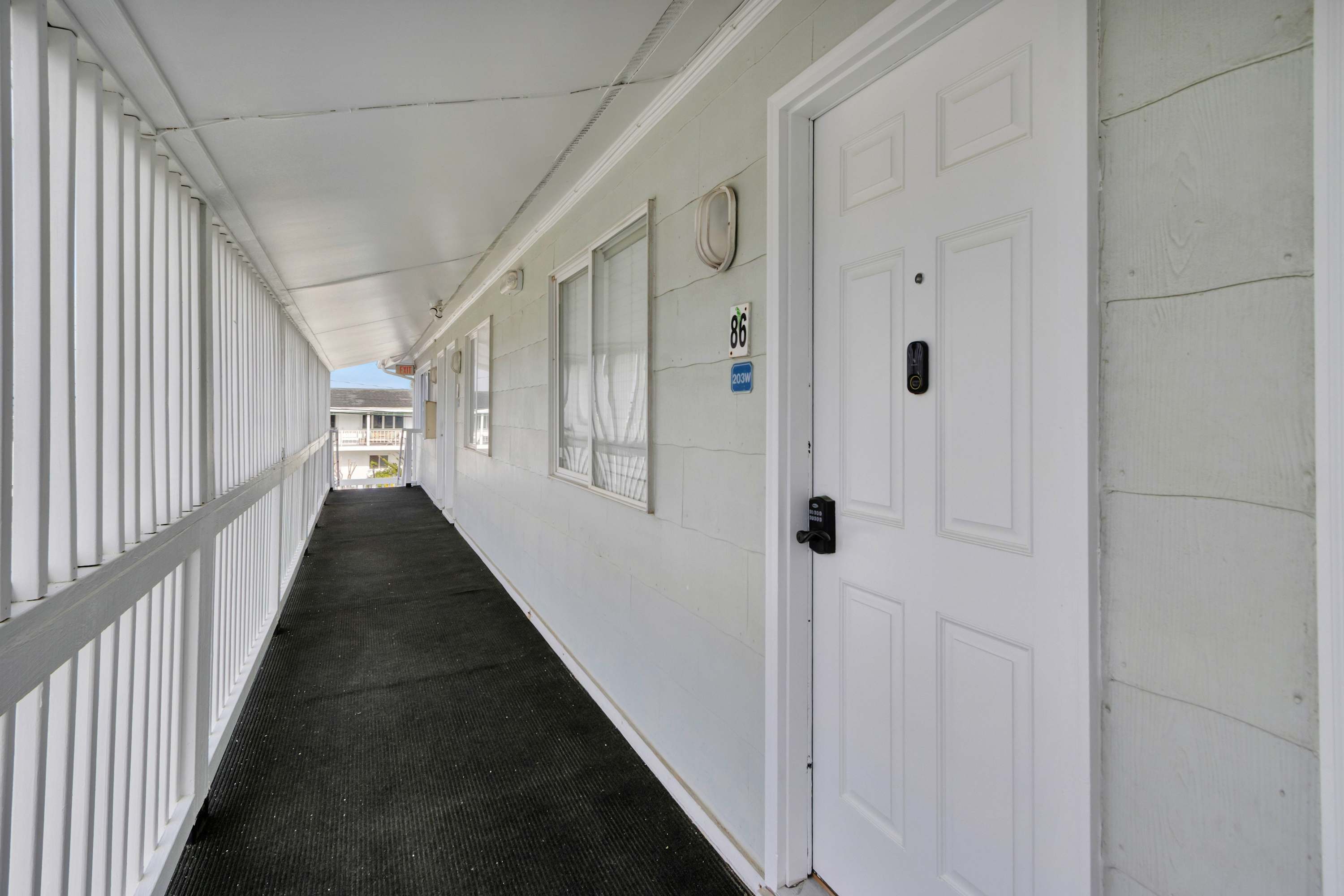 Jocelyn Manor 86 | Pet Friendly 1BR Beach Condo
