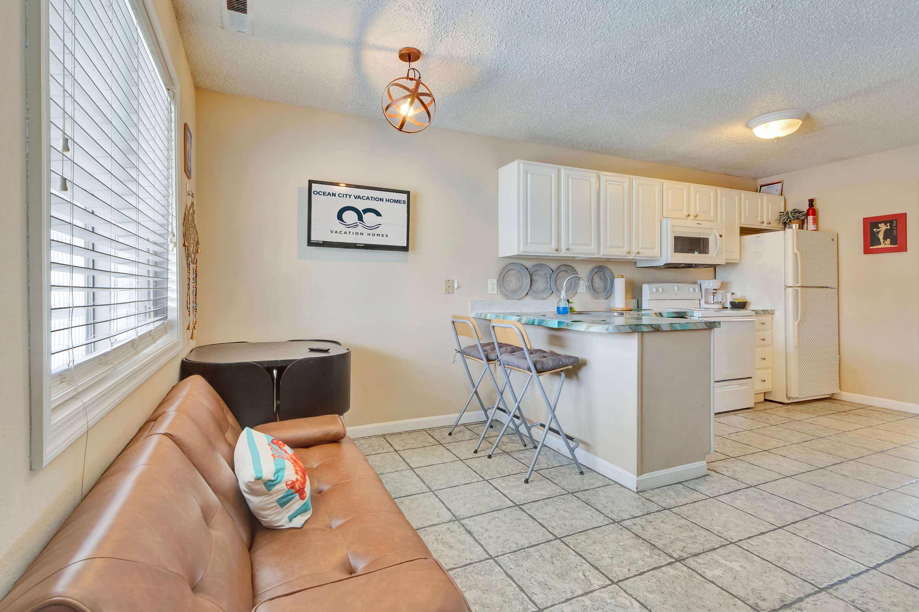 Jocelyn Manor 86 | Pet Friendly 1BR Beach Condo