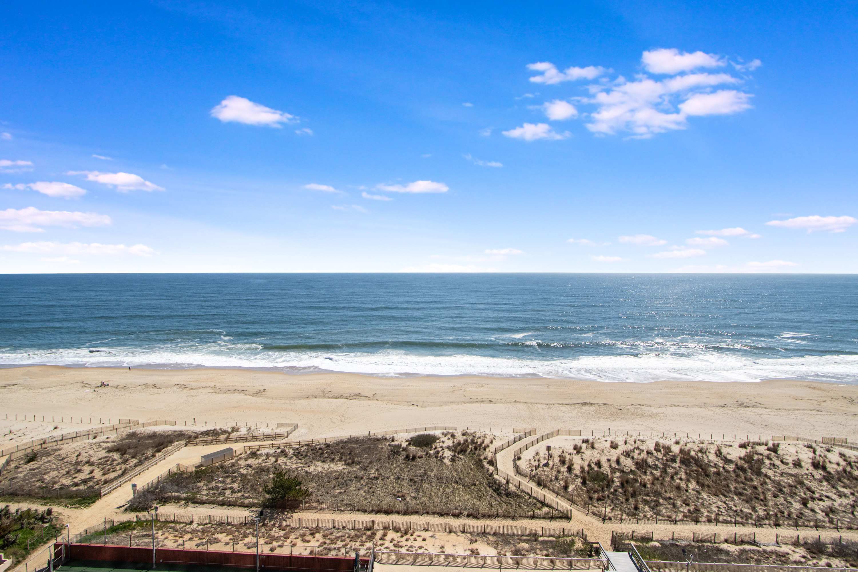 Golden Sands 1106: Gorgeous Oceanfront 1 BDRM condo, fully renovated and professionally decorated. All the comforts of home