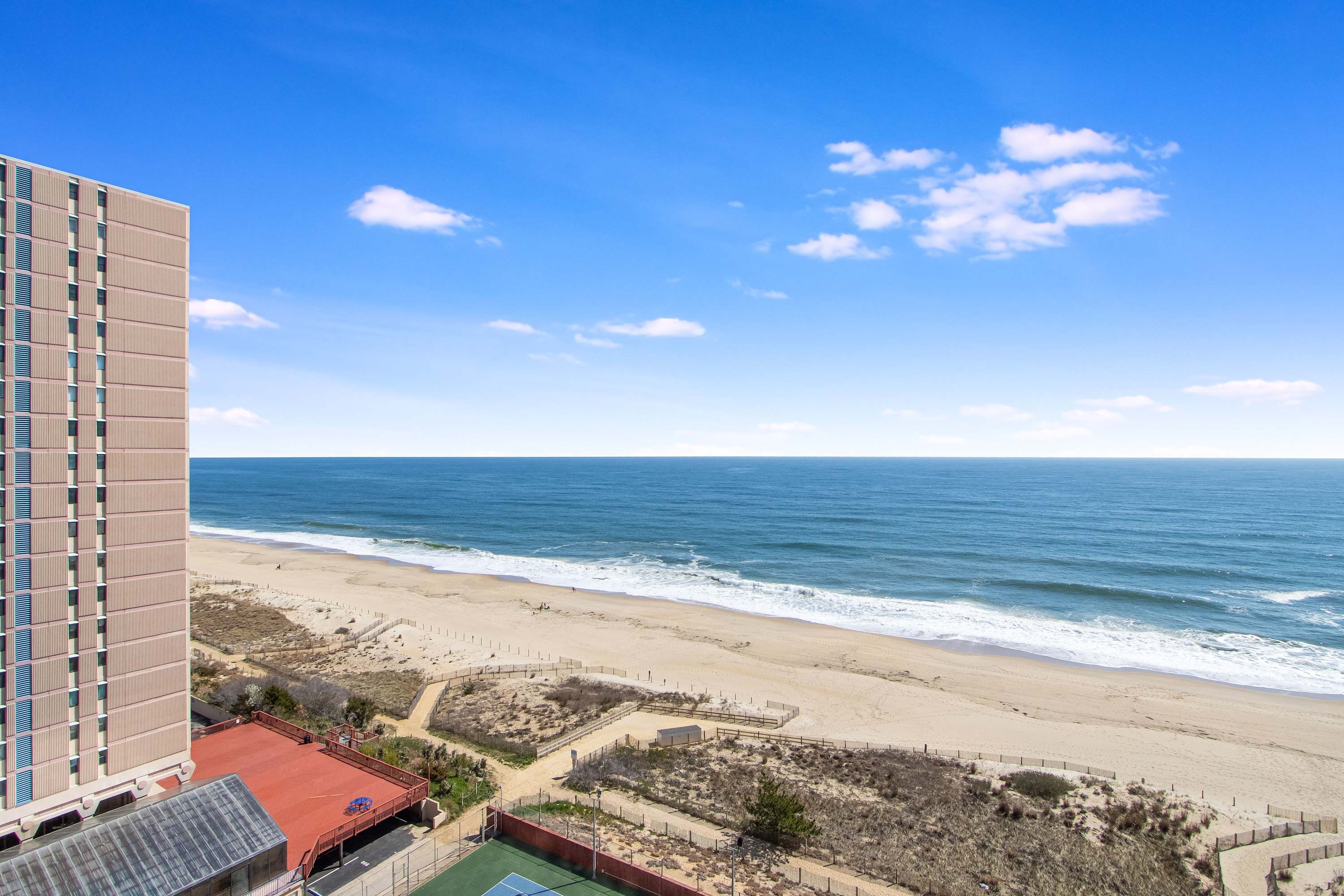Golden Sands 1106: Gorgeous Oceanfront 1 BDRM condo, fully renovated and professionally decorated. All the comforts of home