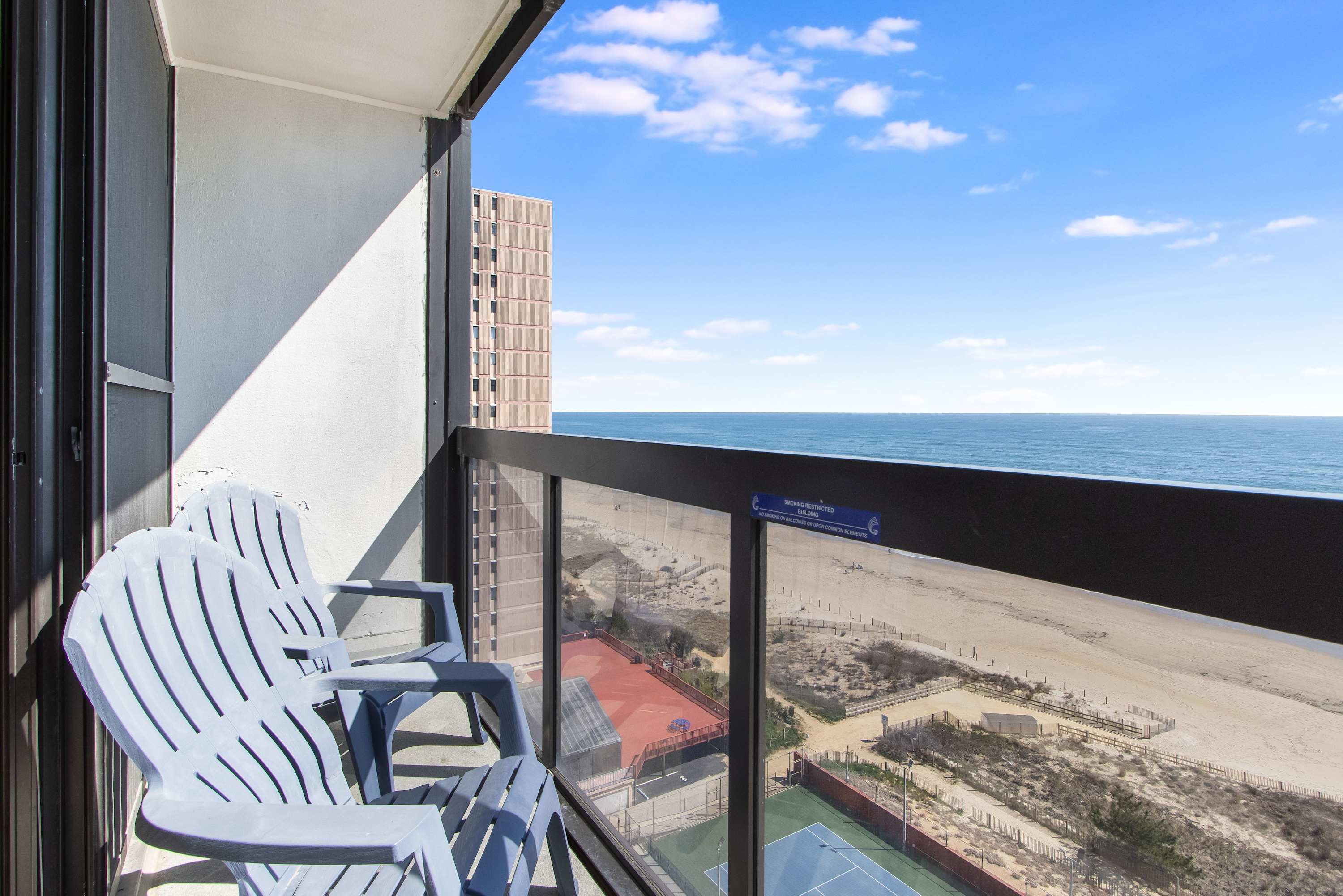 Golden Sands 1106: Gorgeous Oceanfront 1 BDRM condo, fully renovated and professionally decorated. All the comforts of home