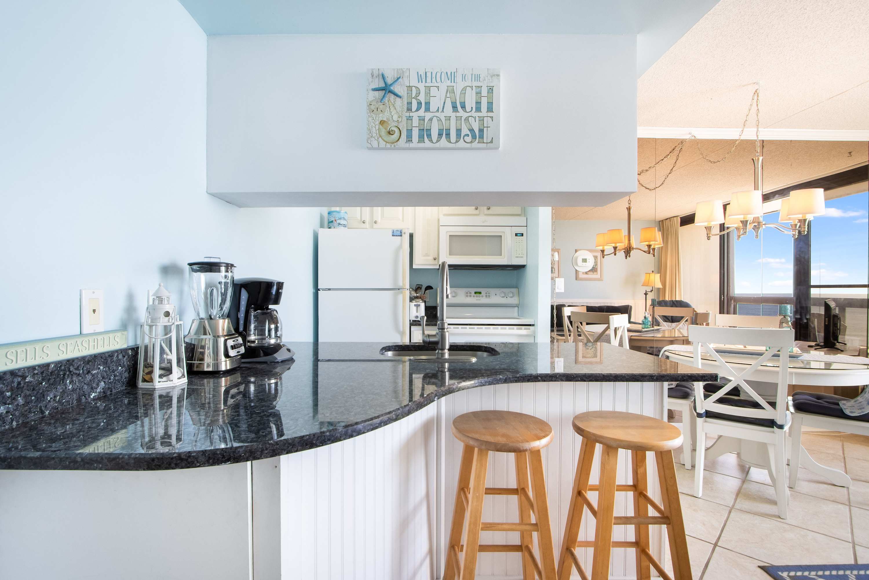 Golden Sands 1106: Gorgeous Oceanfront 1 BDRM condo, fully renovated and professionally decorated. All the comforts of home