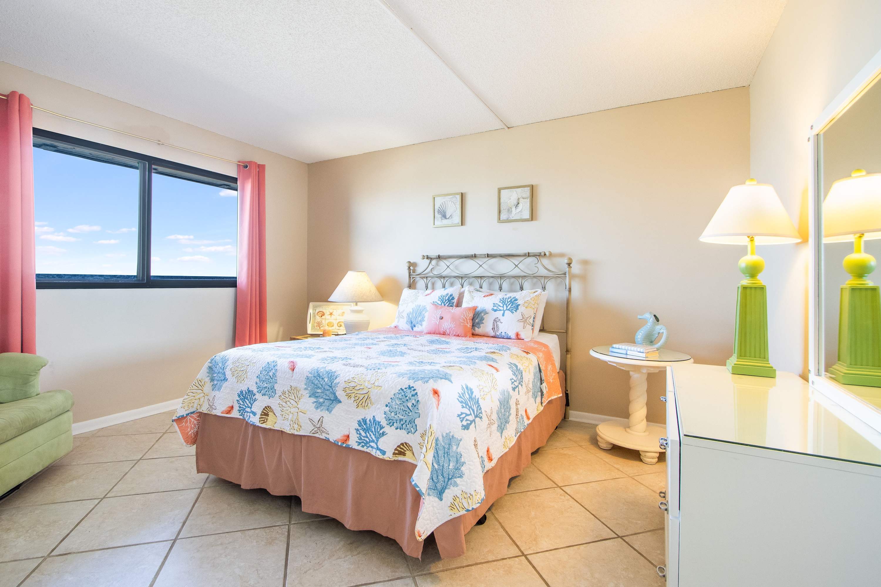 Golden Sands 1106: Gorgeous Oceanfront 1 BDRM condo, fully renovated and professionally decorated. All the comforts of home