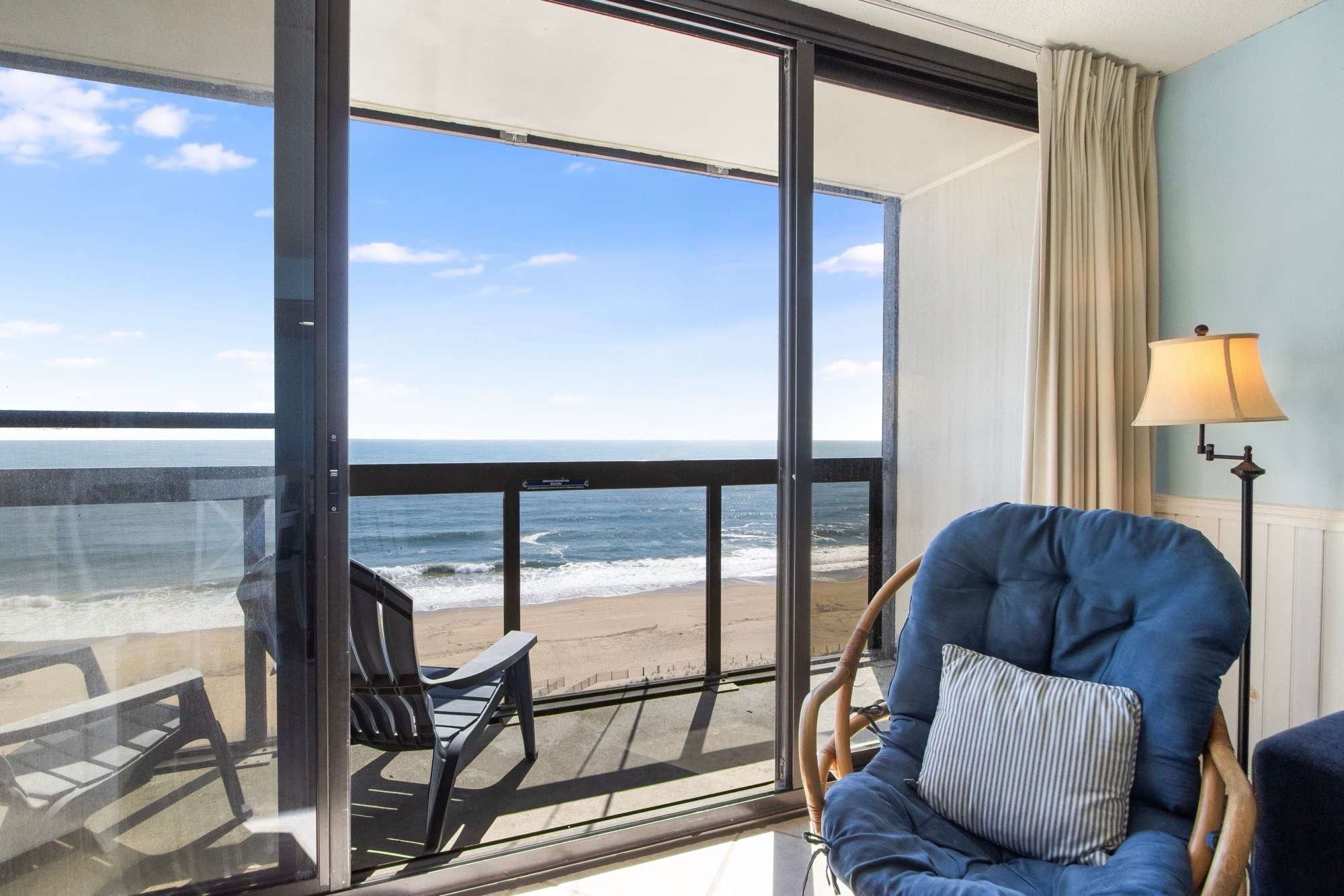 Golden Sands 1106: Gorgeous Oceanfront 1 BDRM condo, fully renovated and professionally decorated. All the comforts of home