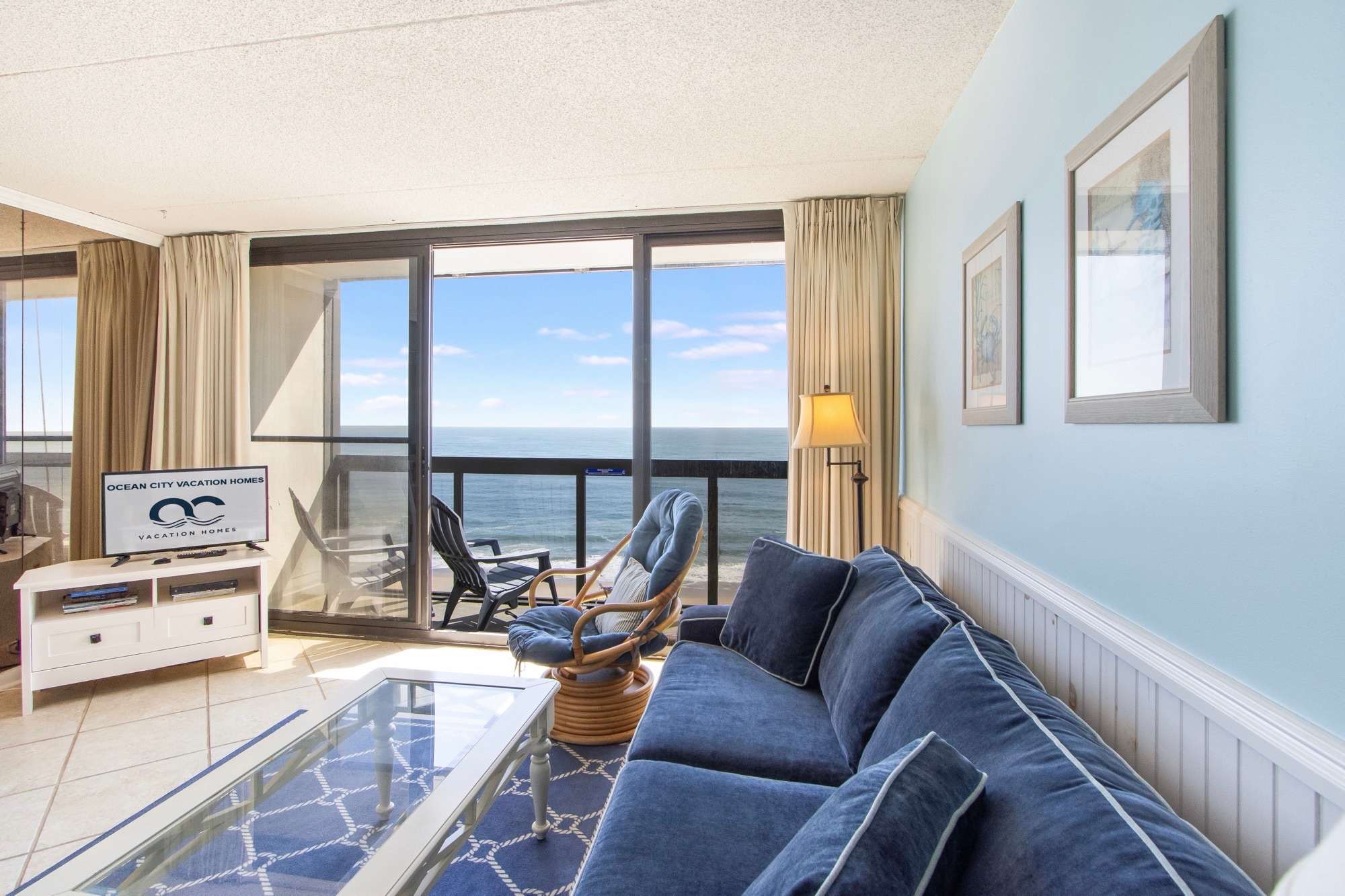 Golden Sands 1106: Gorgeous Oceanfront 1 BDRM condo, fully renovated and professionally decorated. All the comforts of home