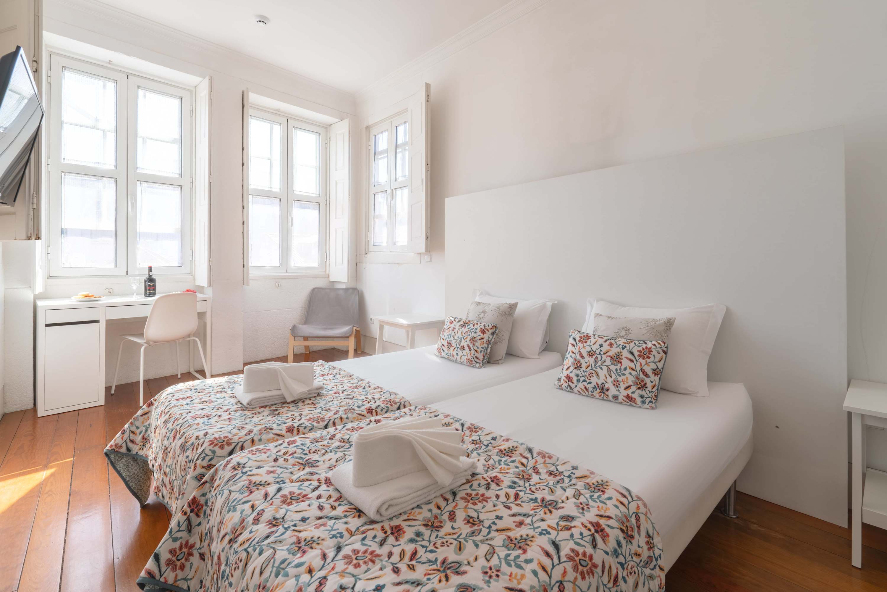 Porto Lounge Hostel - Spacious Room | Terrace