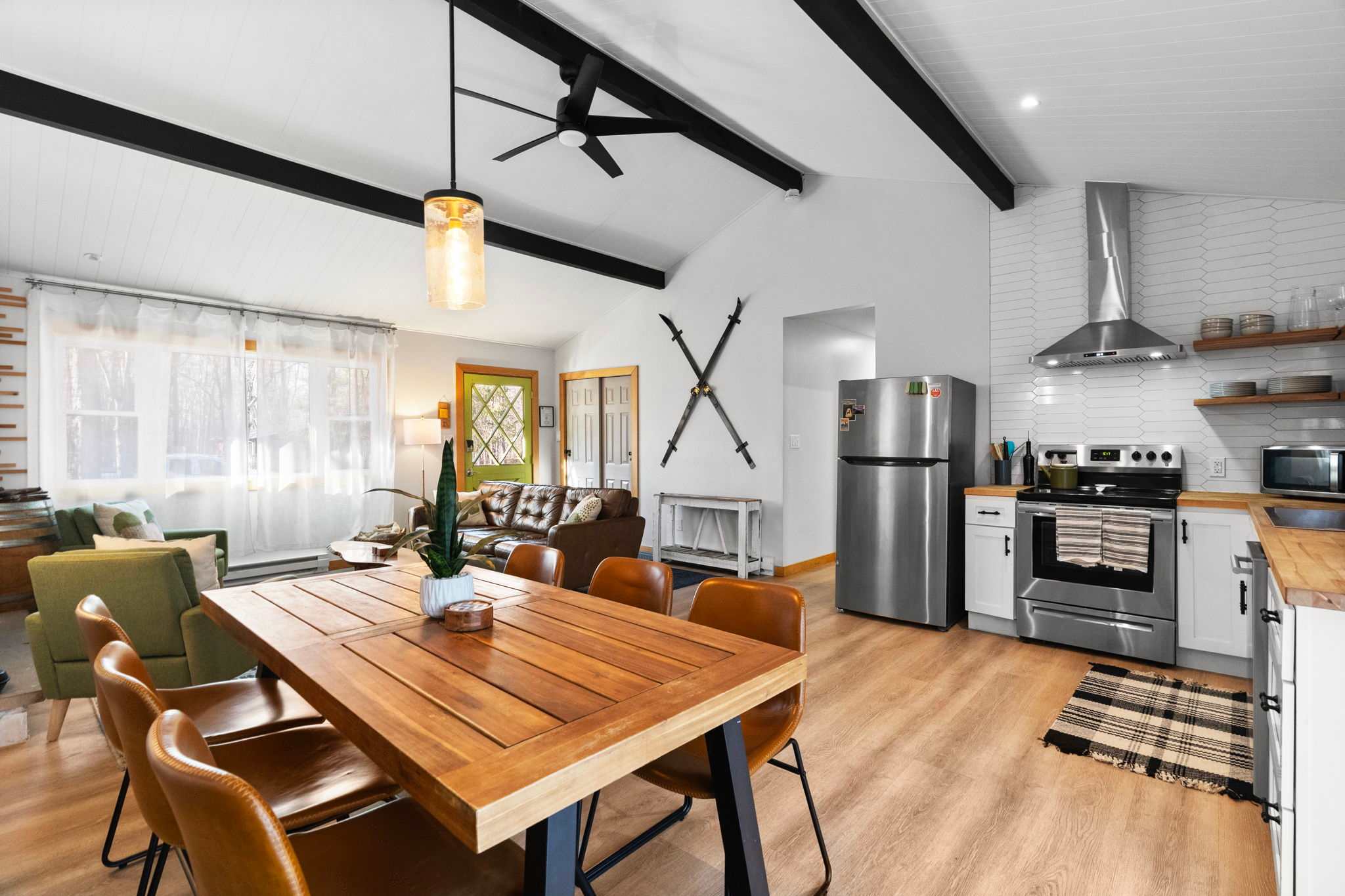 Hot Tub, Firepit, Game Room, Seclusion and More!