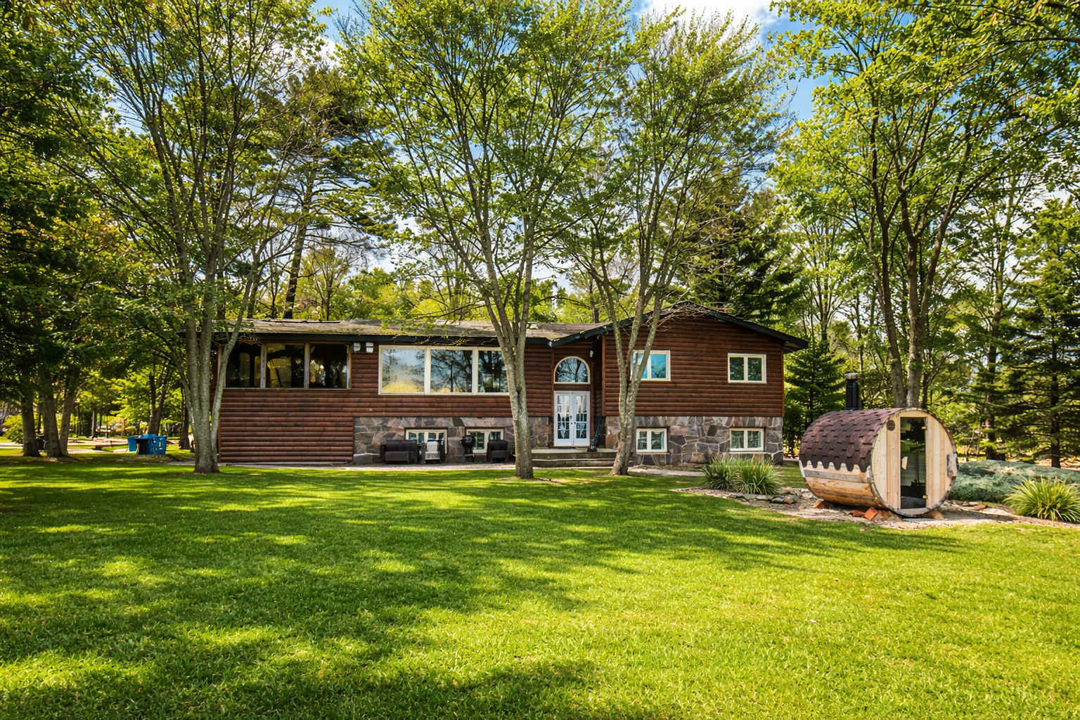 6 Bedroom Lakefront Main House #14 in Sand Bay