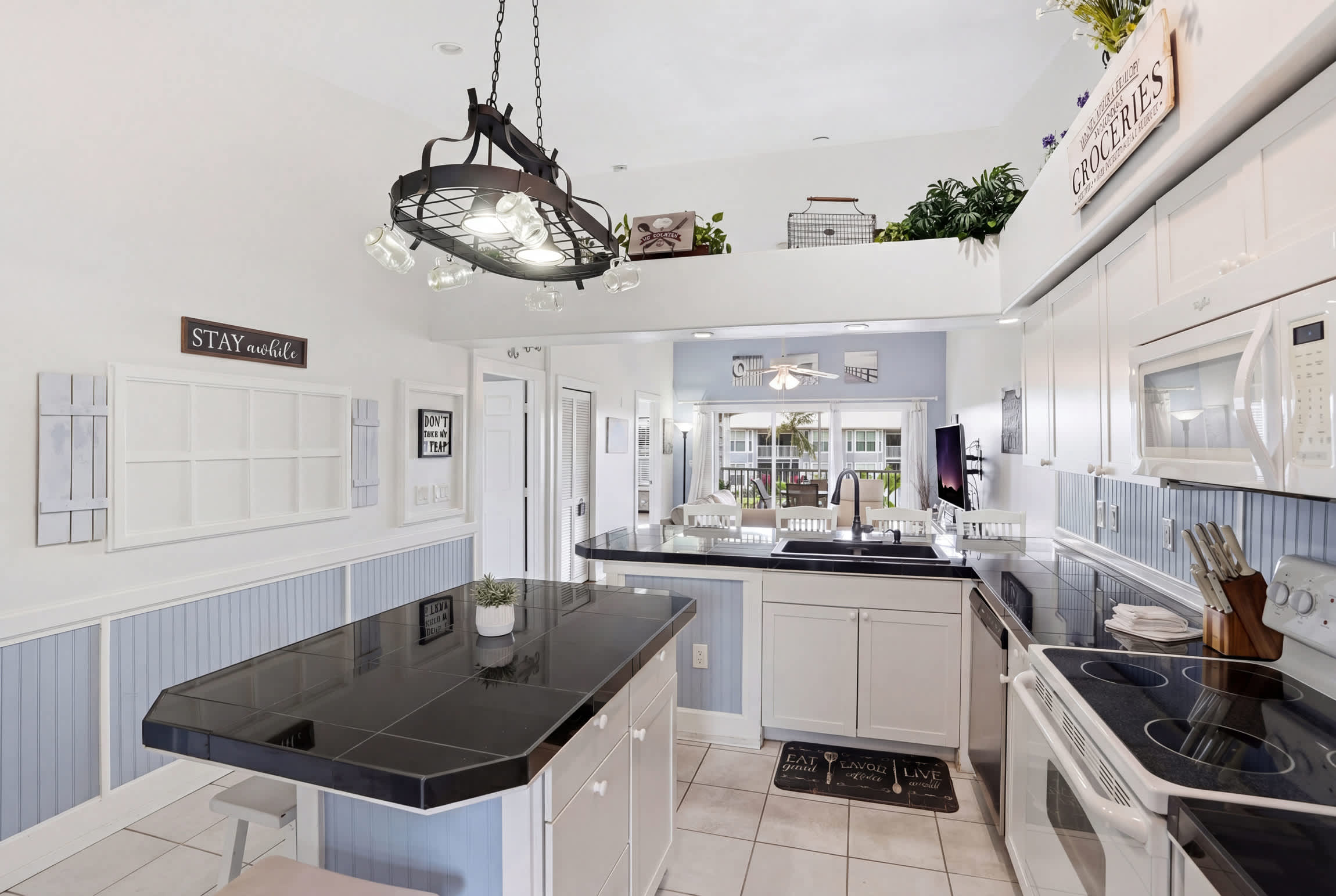 123 Lake View Tall Ceilings W Rare Floor Plan | Photo 8