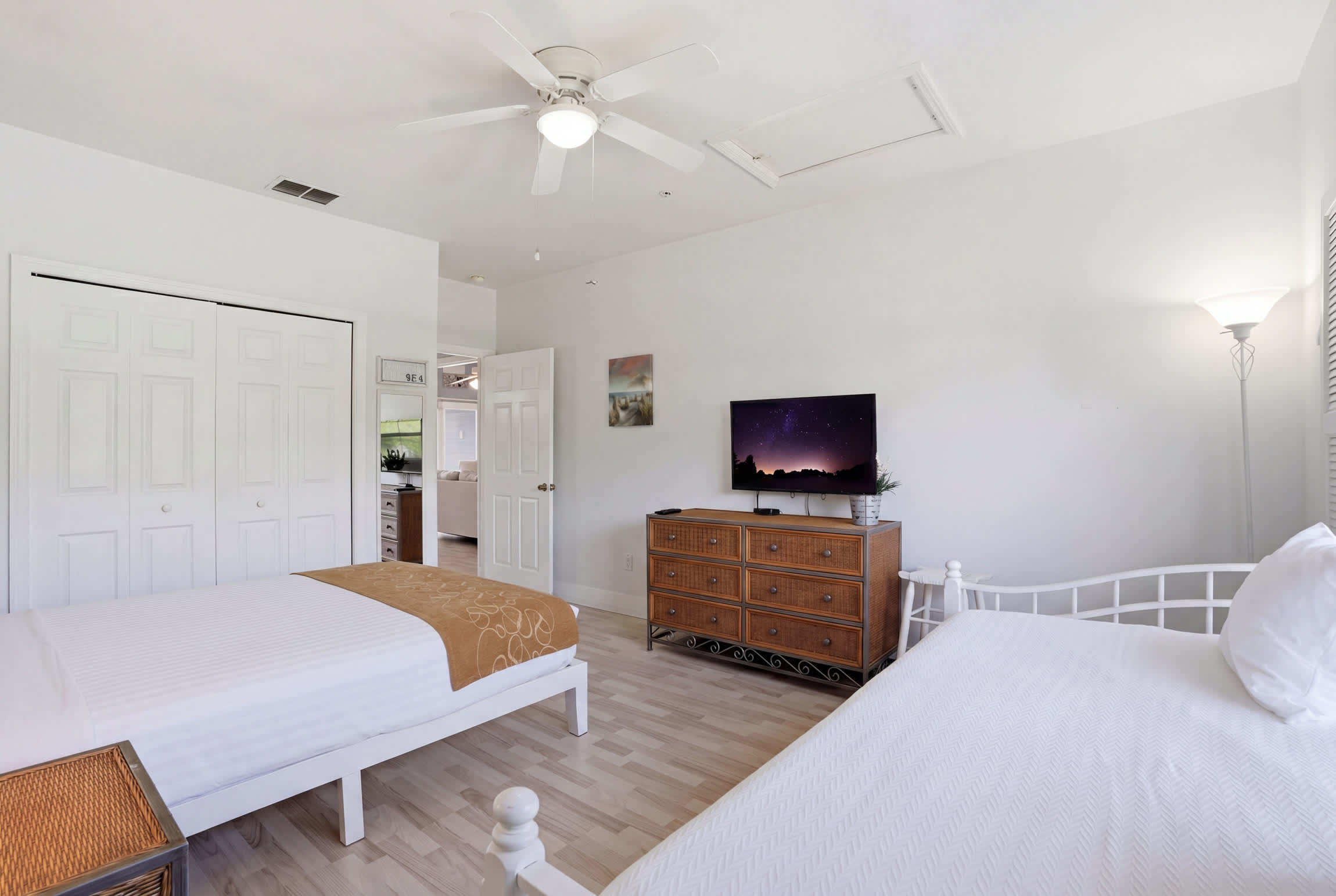 123 Lake View Tall Ceilings W Rare Floor Plan | Photo 23