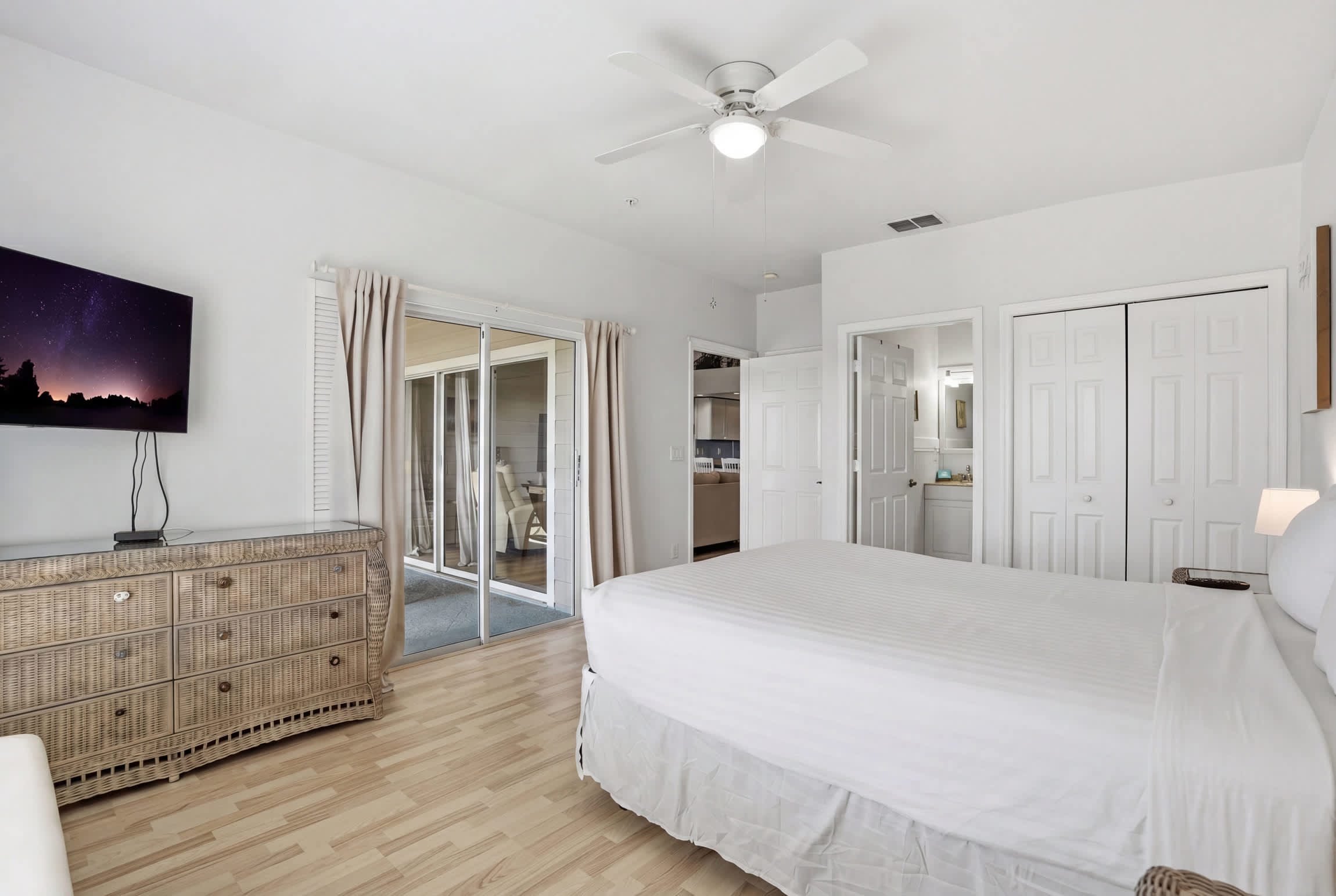 123 Lake View Tall Ceilings W Rare Floor Plan | Photo 20