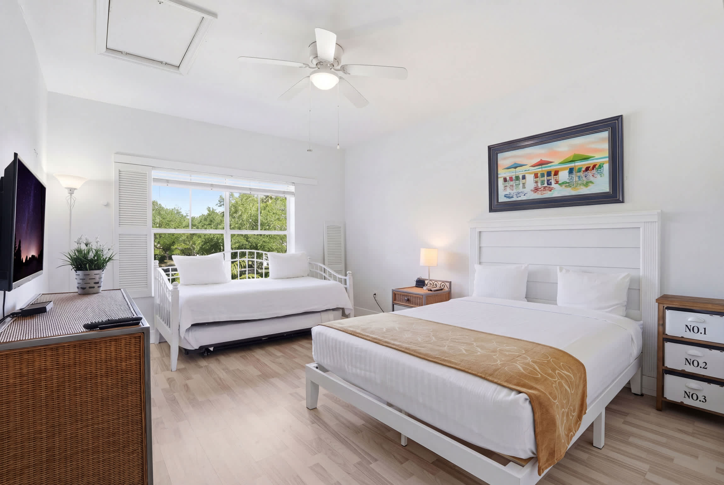 123 Lake View Tall Ceilings W Rare Floor Plan | Photo 4