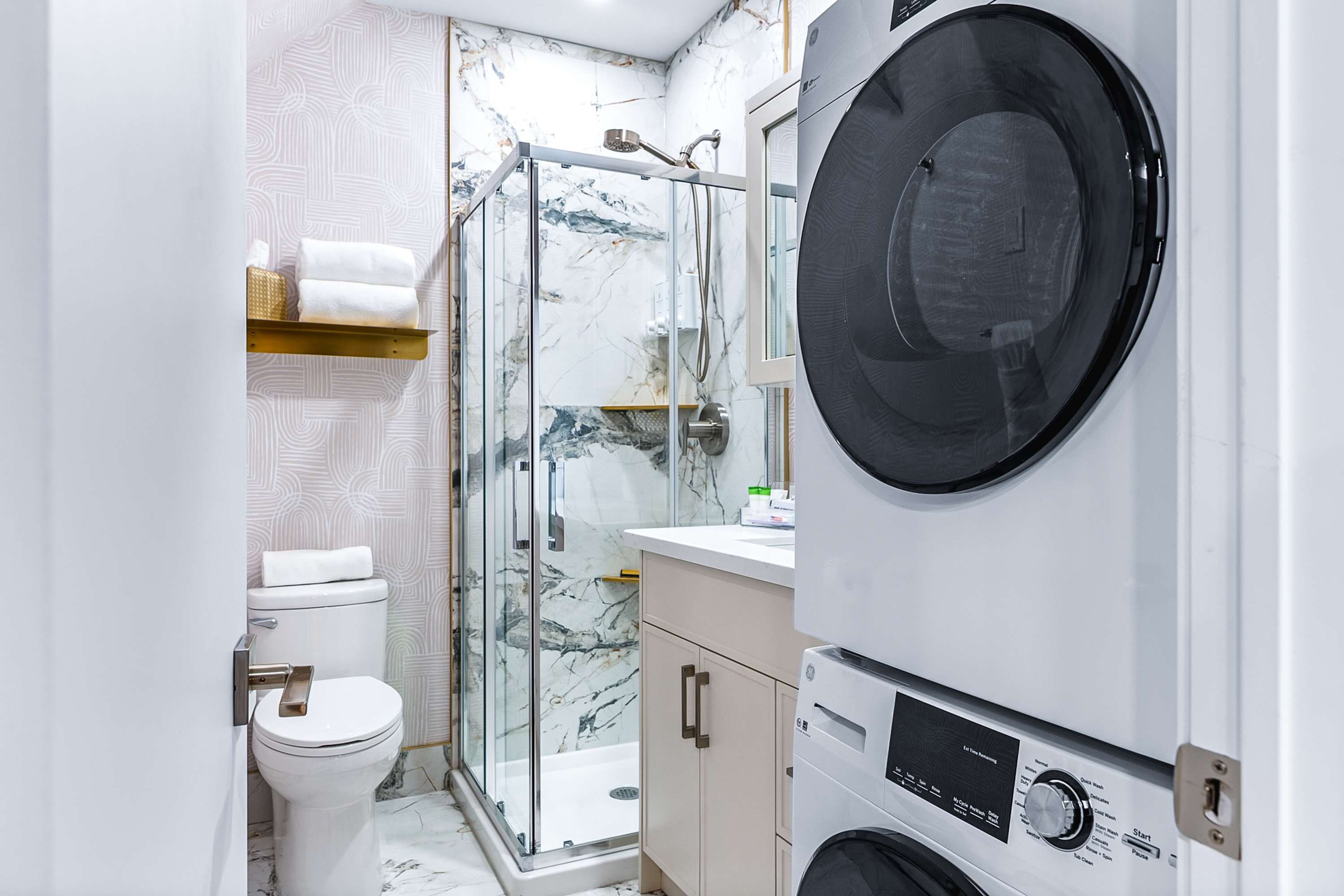 In-unit washer & dryer for added convenience.