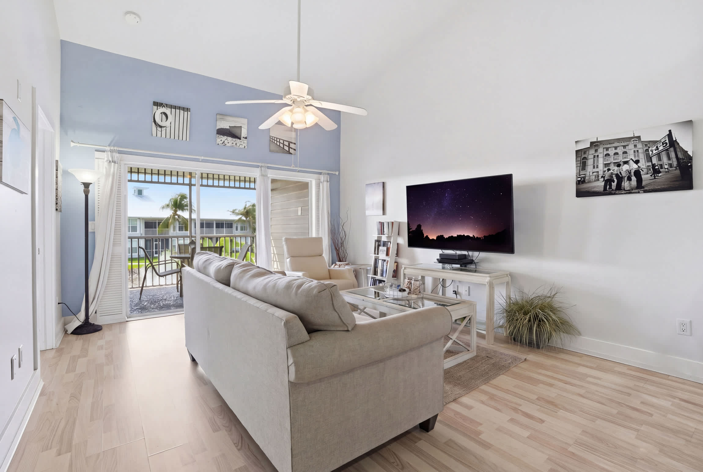 123 Lake View Tall Ceilings W Rare Floor Plan | Photo 16