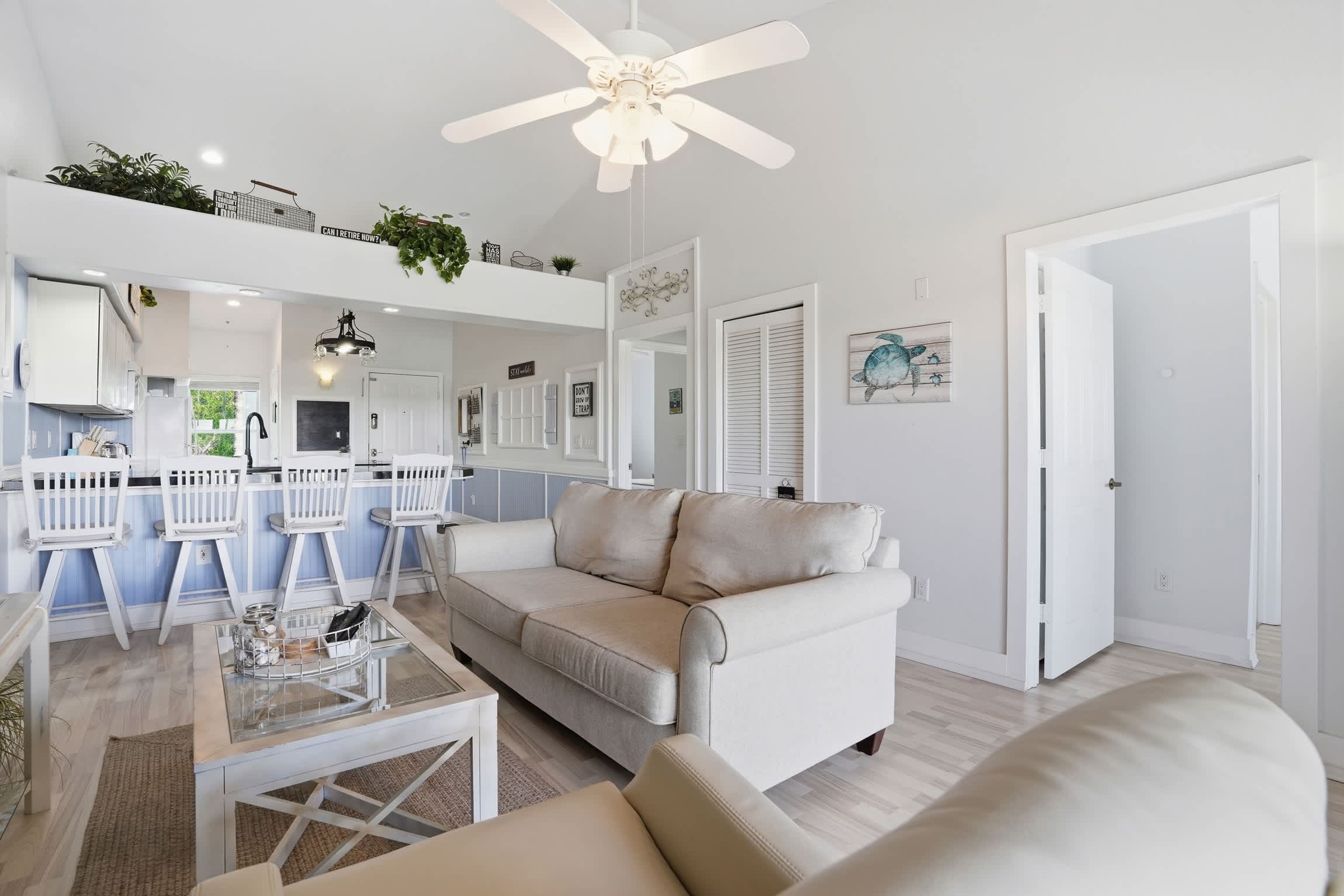 123 Lake View Tall Ceilings W Rare Floor Plan | Photo 13