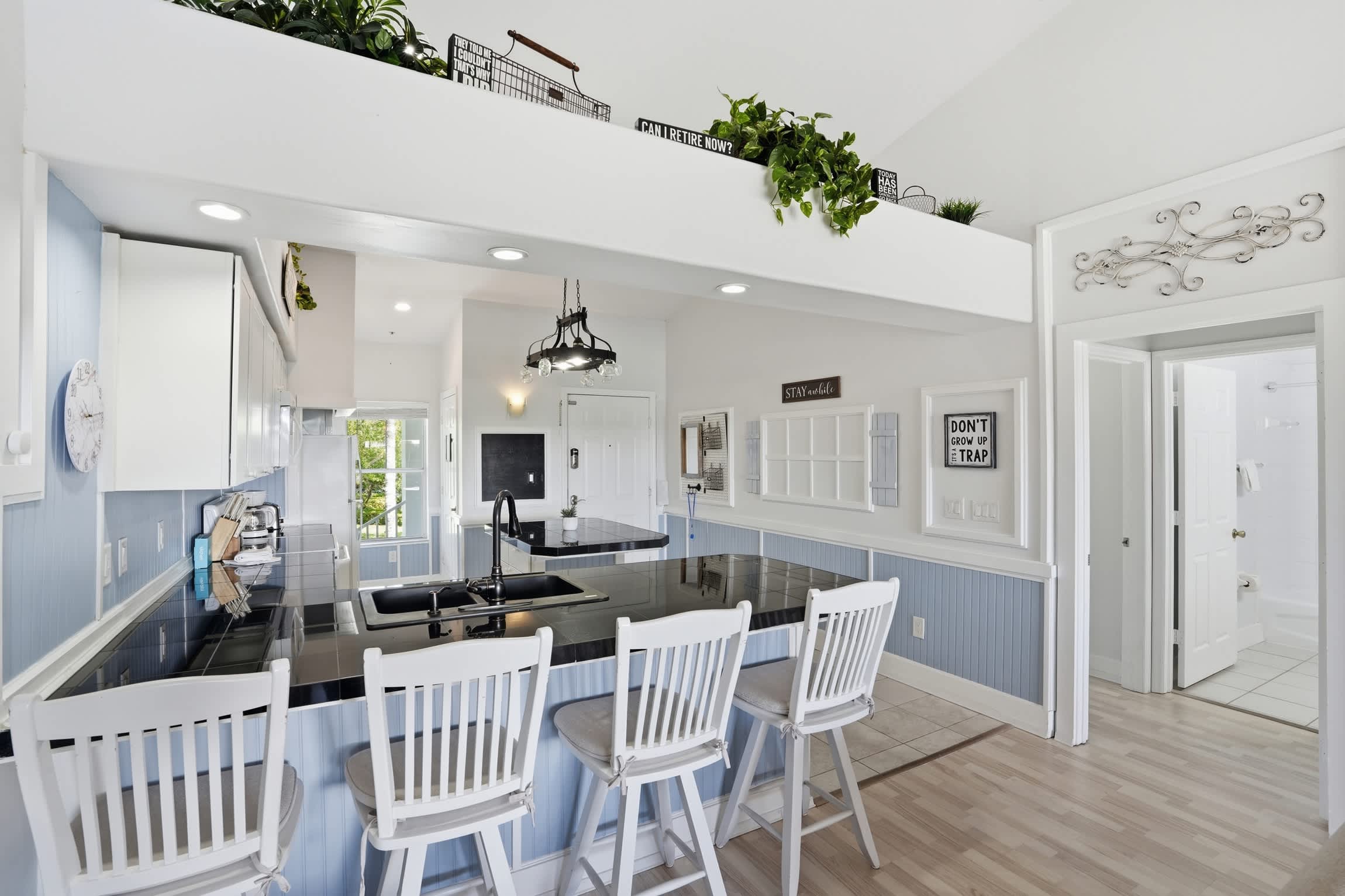 123 Lake View Tall Ceilings W Rare Floor Plan | Photo 11