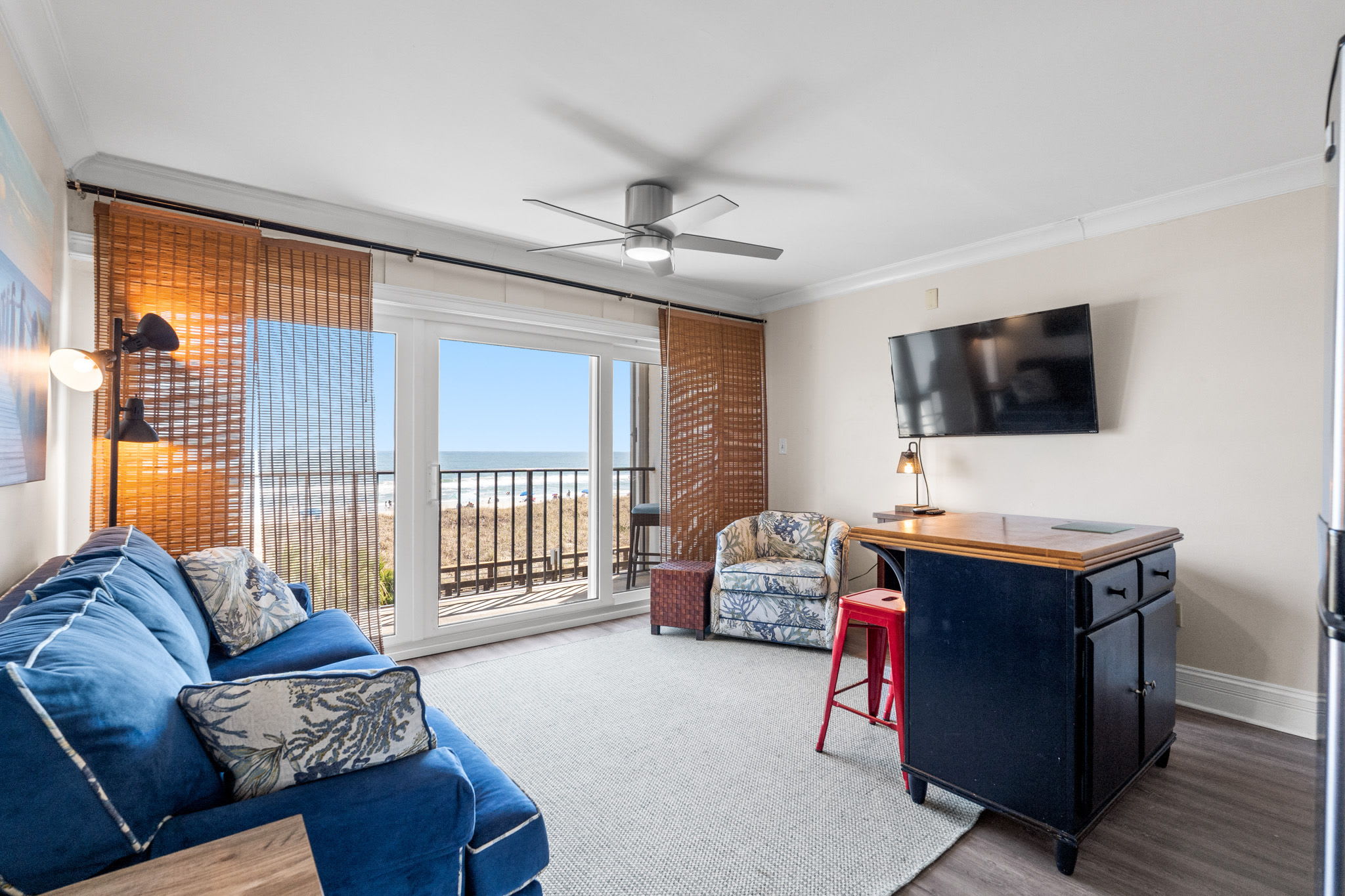 CB Boardwalk Condo, Oceanfront, Pool! Villa 5