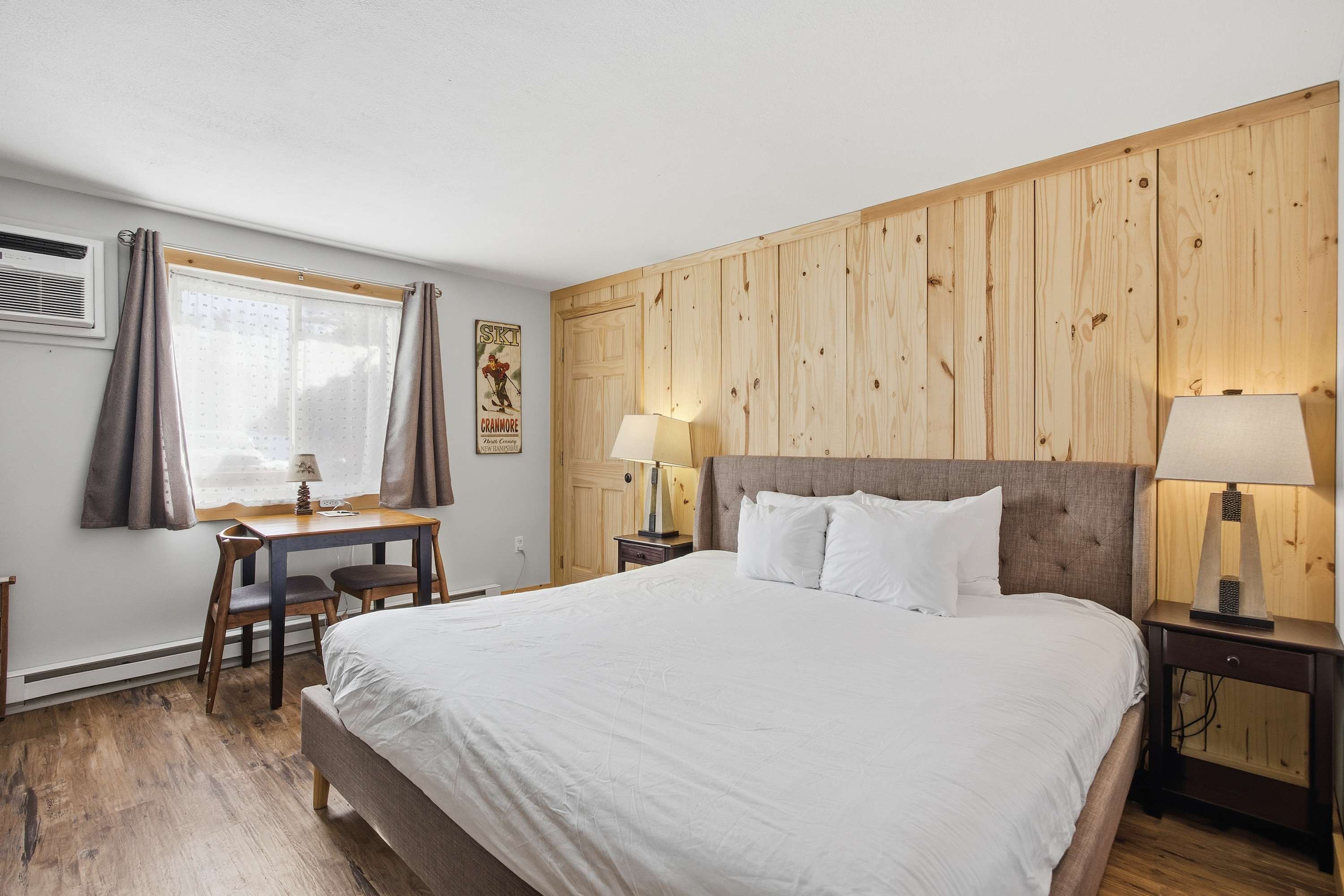 Recharge in the plush king-sized bed after a day spent exploring​