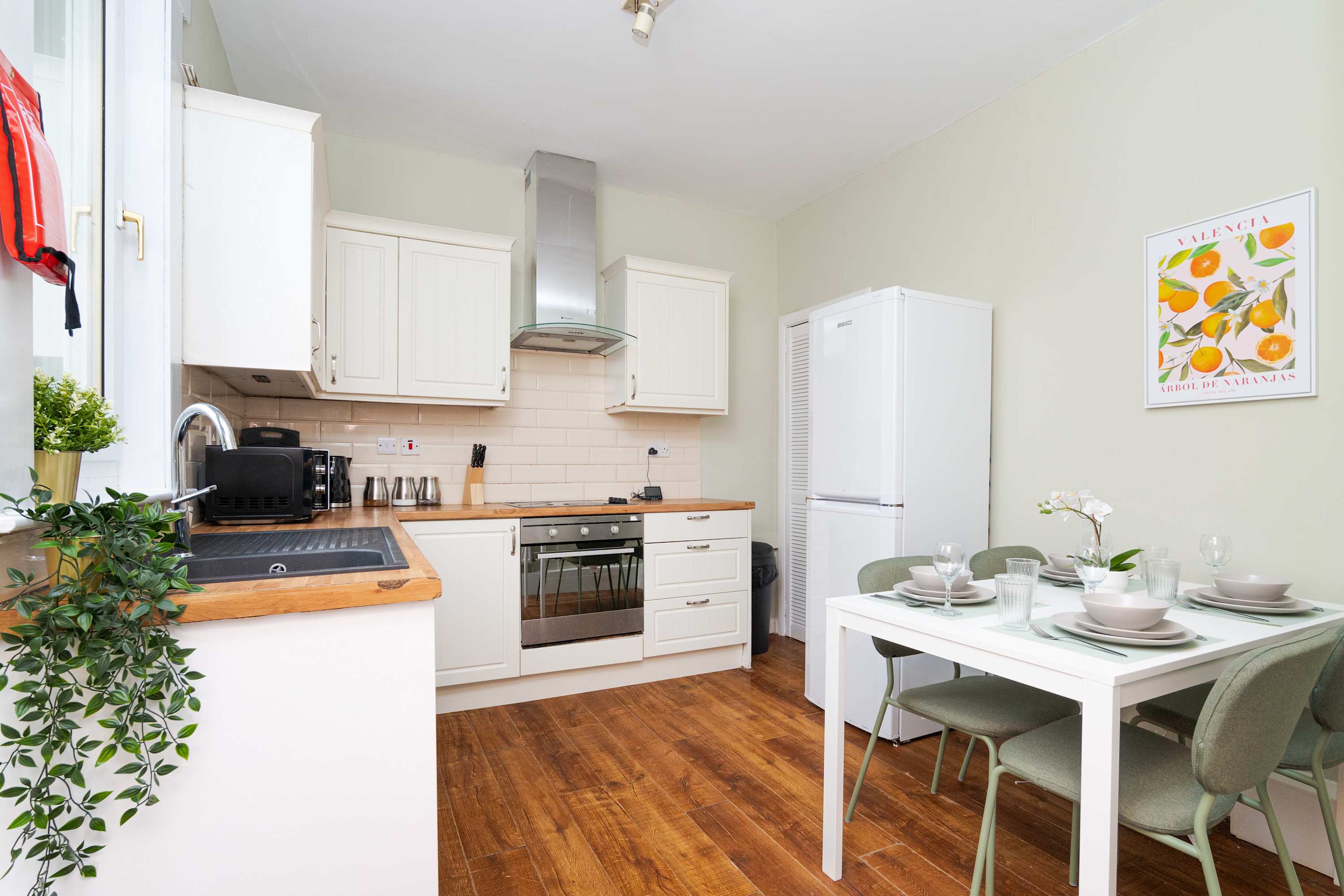 View Nr Falkirk & Edinburgh 2BR Cottage Parking Wi-Fi in Queen Street FK3 Nr Falkirk & Edinburgh 2BR Cottage Parking Wi-Fi in Queen Street FK3 - Property image 8 - VivreStays