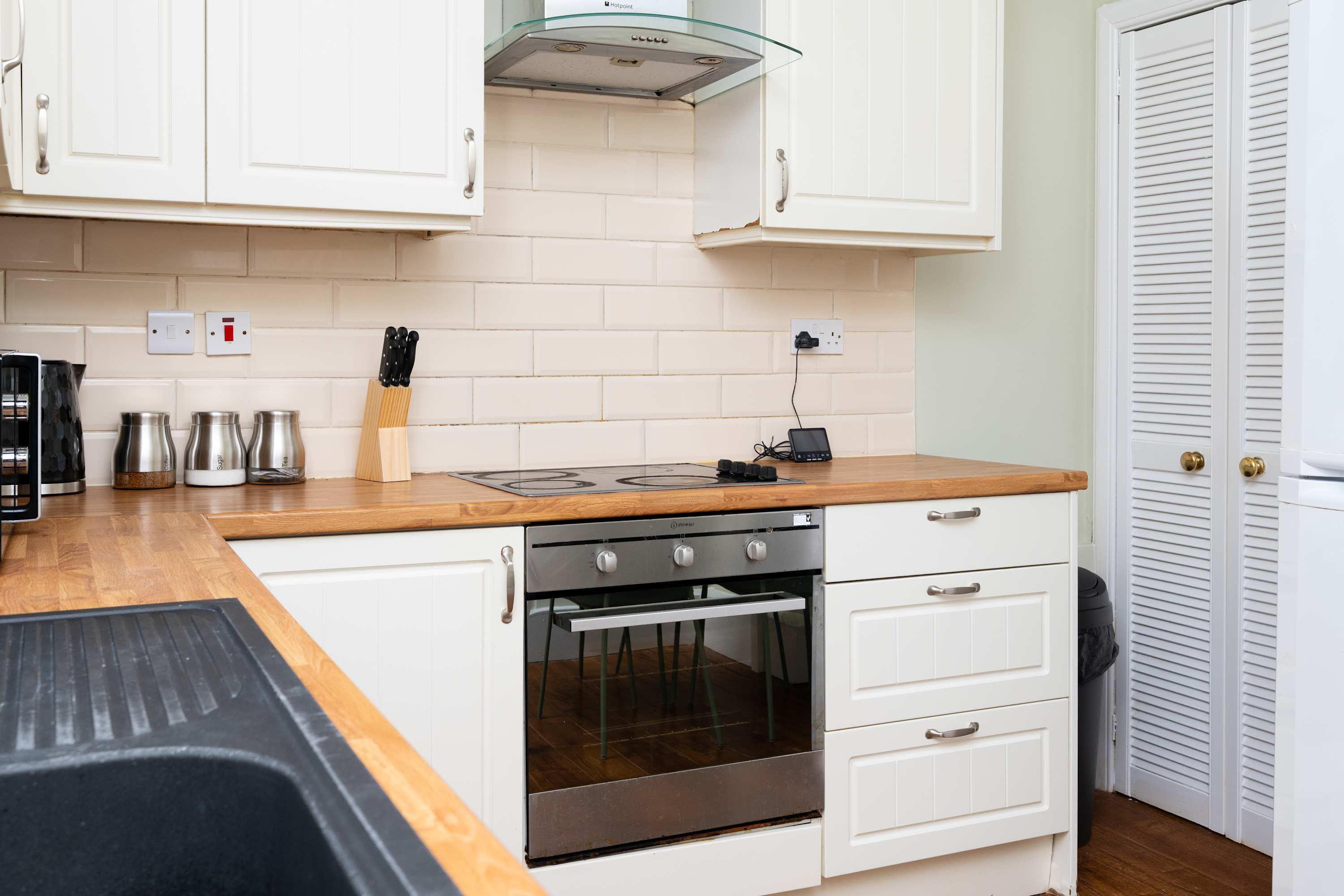 View Nr Falkirk & Edinburgh 2BR Cottage Parking Wi-Fi in Queen Street FK3 Nr Falkirk & Edinburgh 2BR Cottage Parking Wi-Fi in Queen Street FK3 - Property image 10 - VivreStays