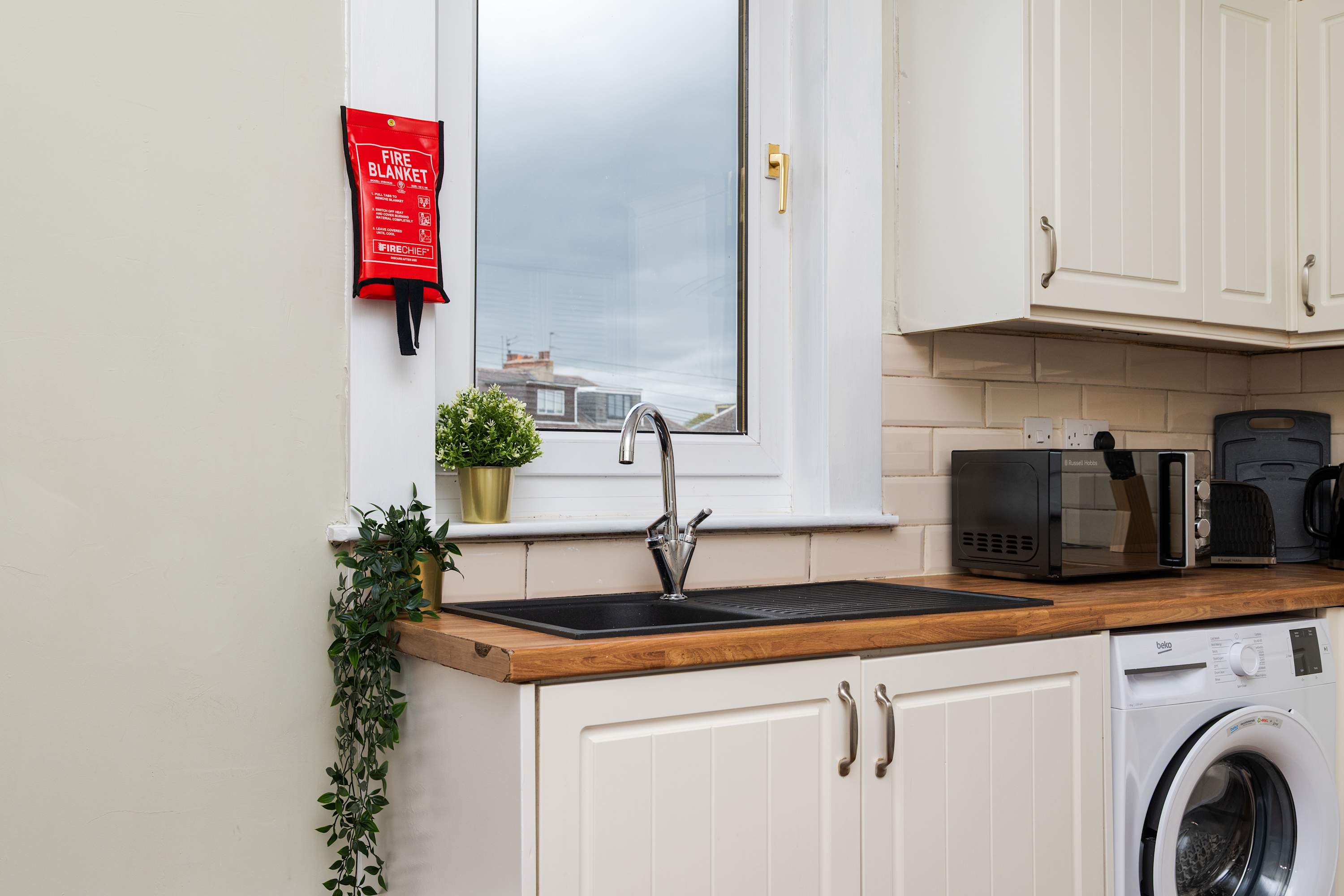 View Nr Falkirk & Edinburgh 2BR Cottage Parking Wi-Fi in Queen Street FK3 Nr Falkirk & Edinburgh 2BR Cottage Parking Wi-Fi in Queen Street FK3 - Property image 14 - VivreStays