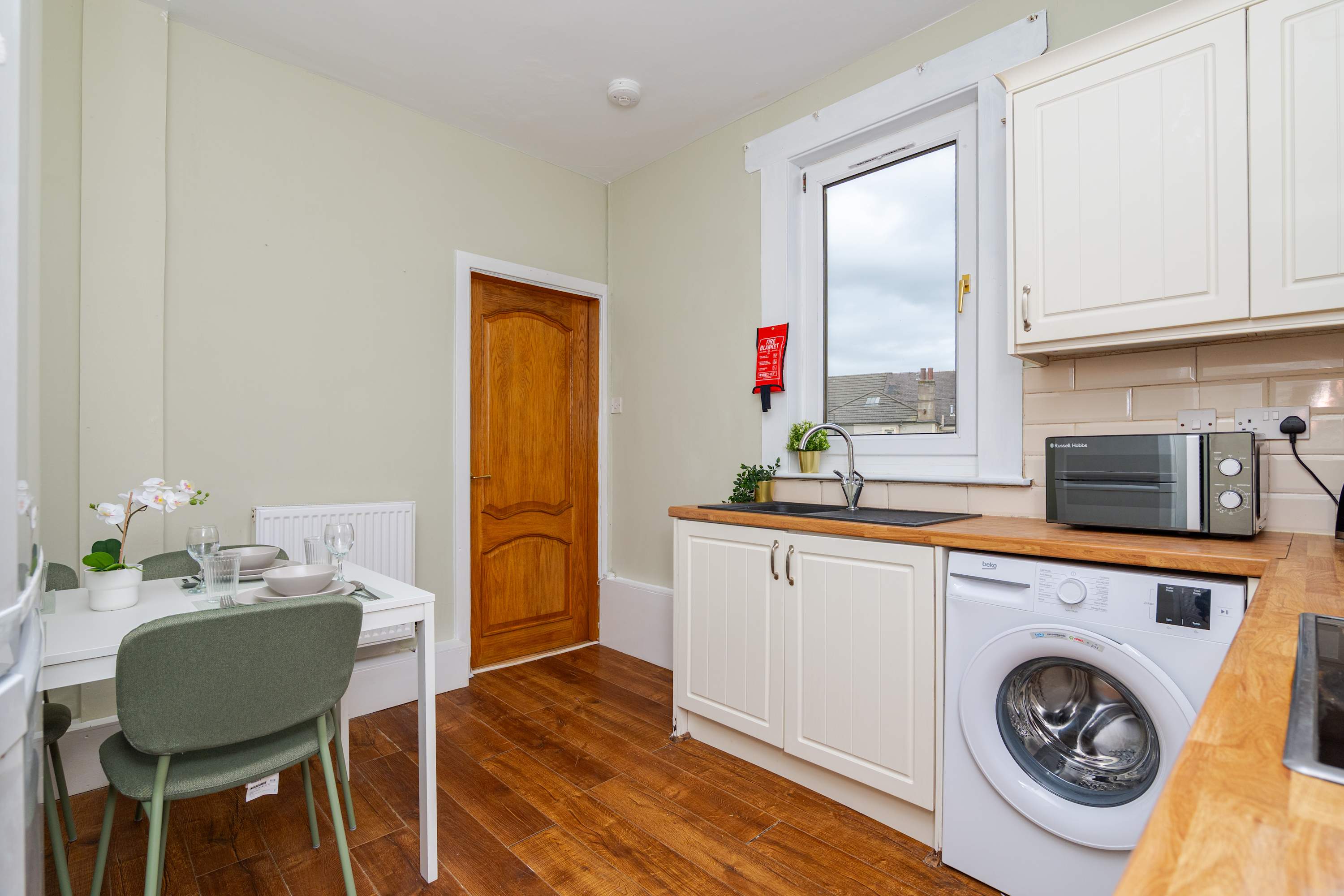 View Nr Falkirk & Edinburgh 2BR Cottage Parking Wi-Fi in Queen Street FK3 Nr Falkirk & Edinburgh 2BR Cottage Parking Wi-Fi in Queen Street FK3 - Property image 12 - VivreStays
