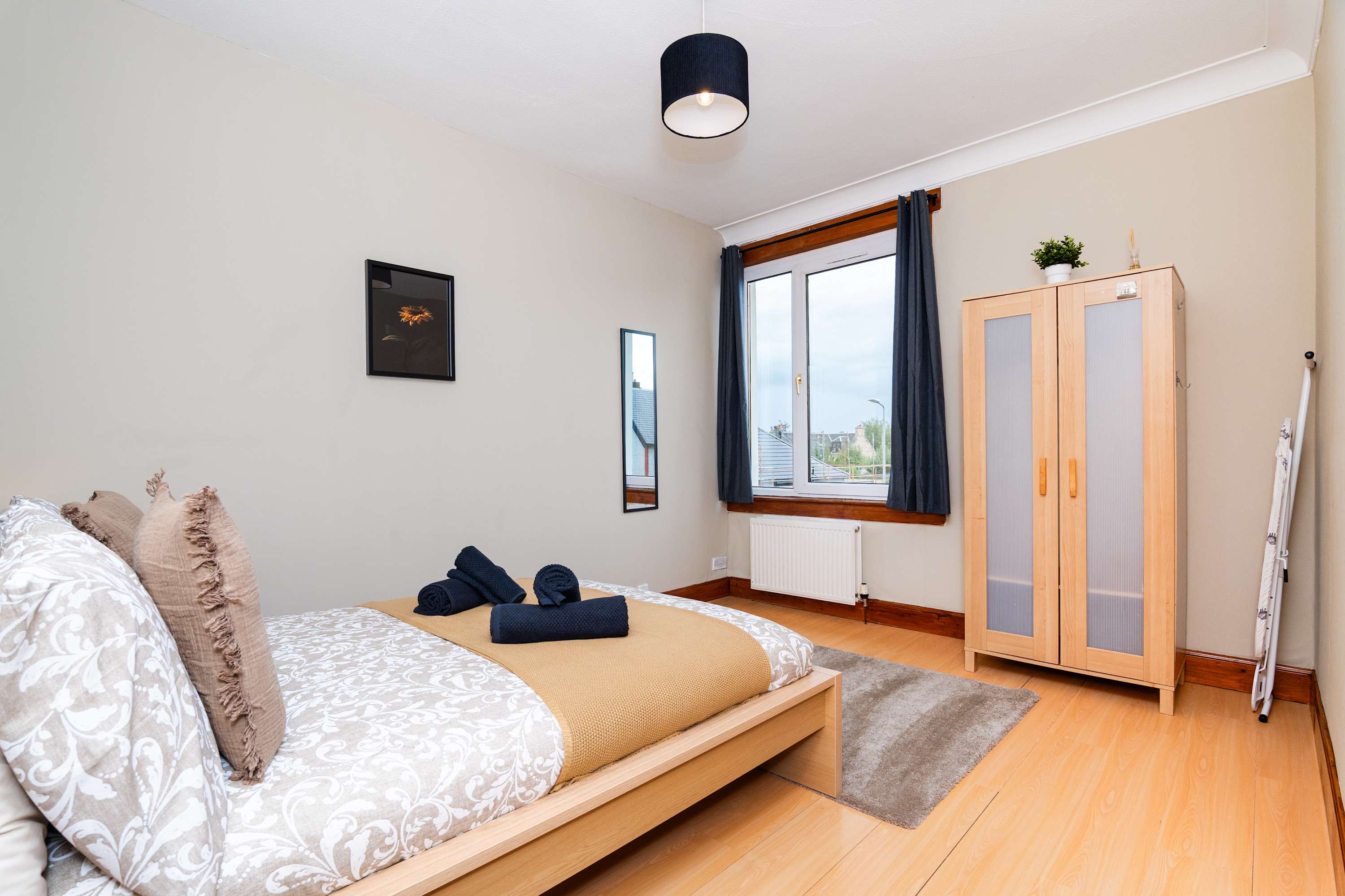 View Nr Falkirk & Edinburgh 2BR Cottage Parking Wi-Fi in Queen Street FK3 Nr Falkirk & Edinburgh 2BR Cottage Parking Wi-Fi in Queen Street FK3 - Property image 16 - VivreStays