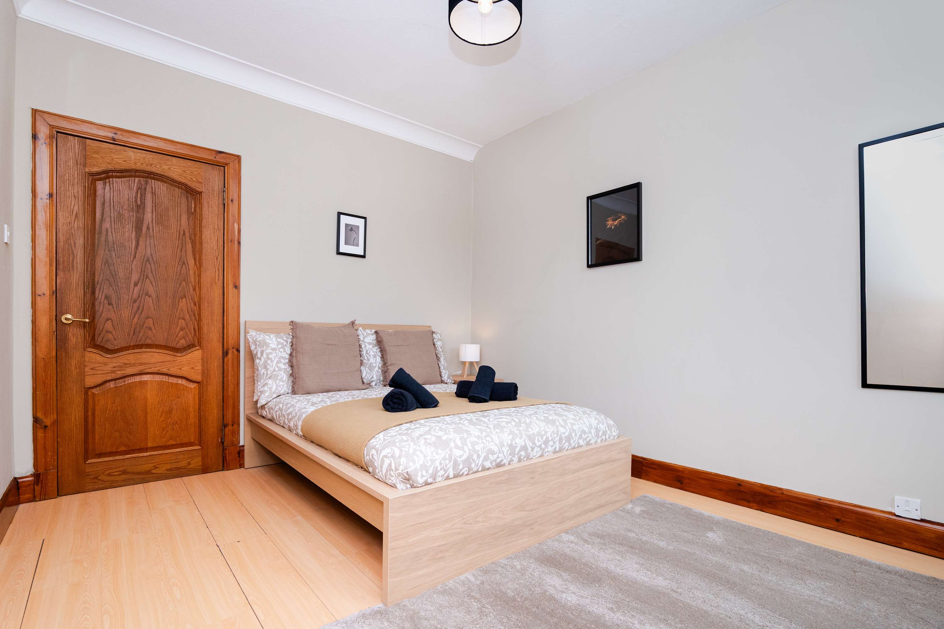 View Nr Falkirk & Edinburgh 2BR Cottage Parking Wi-Fi in Queen Street FK3 Nr Falkirk & Edinburgh 2BR Cottage Parking Wi-Fi in Queen Street FK3 - Property image 17 - VivreStays