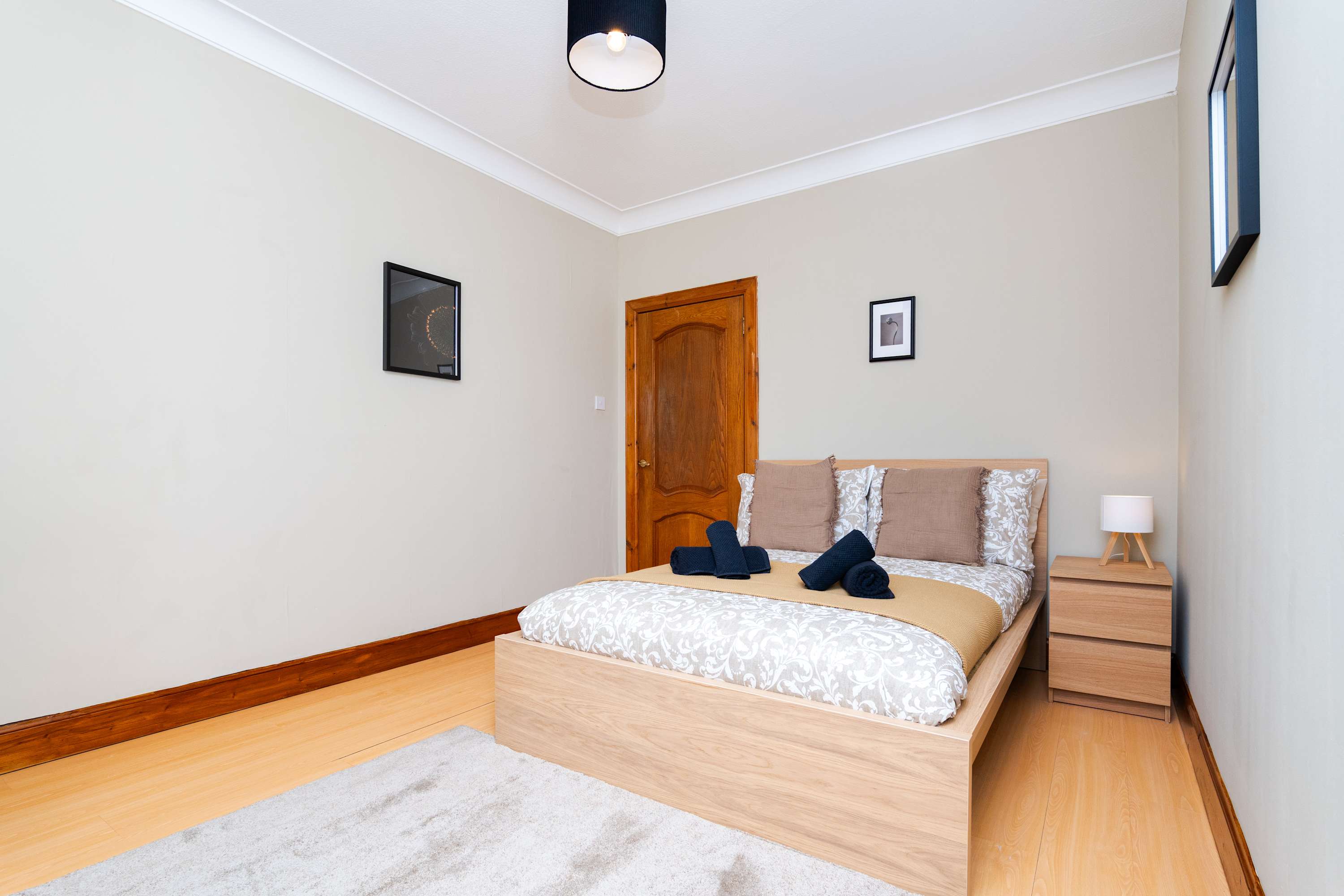 View Nr Falkirk & Edinburgh 2BR Cottage Parking Wi-Fi in Queen Street FK3 Nr Falkirk & Edinburgh 2BR Cottage Parking Wi-Fi in Queen Street FK3 - Property image 3 - VivreStays
