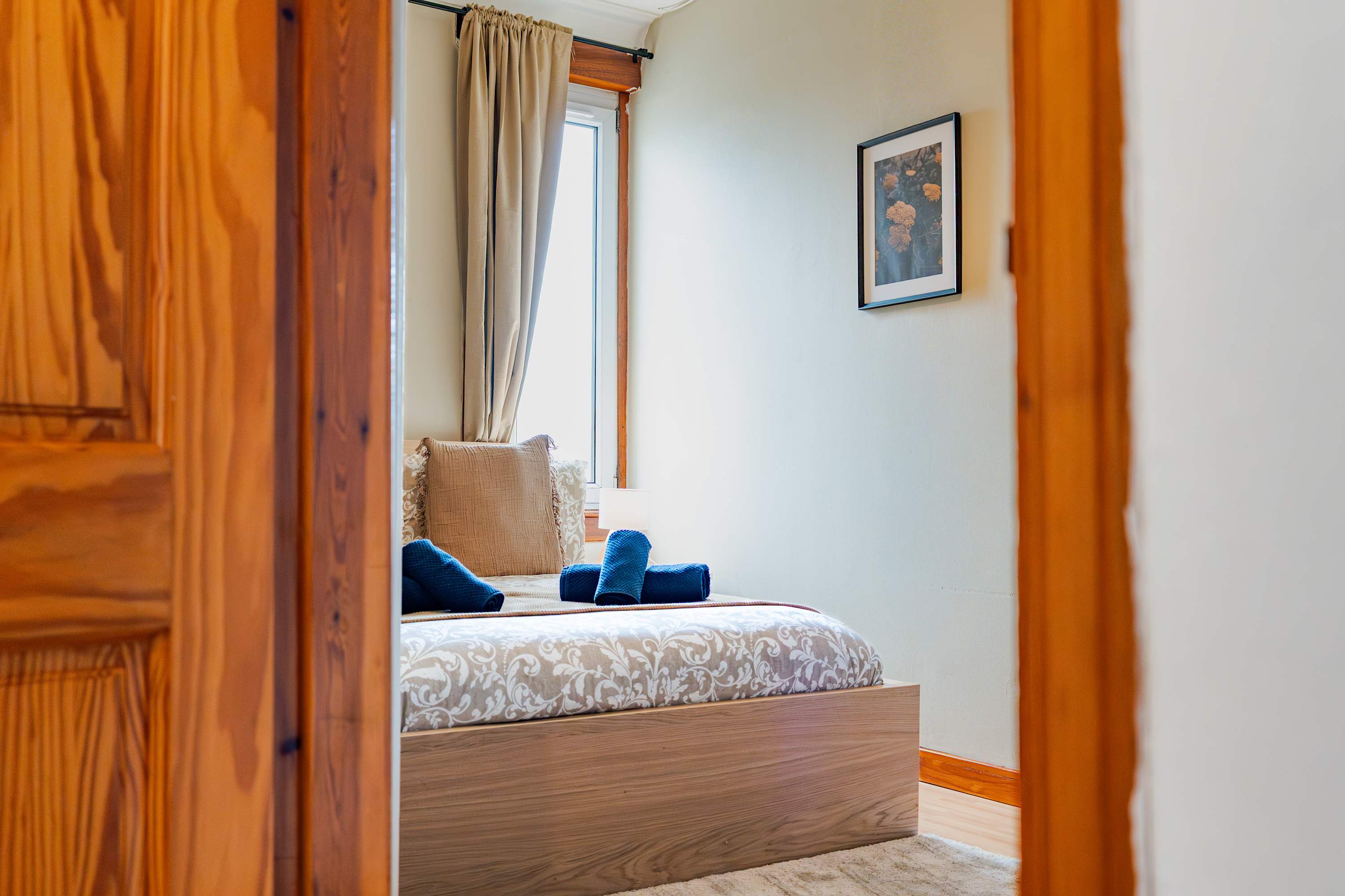 View Nr Falkirk & Edinburgh 2BR Cottage Parking Wi-Fi in Queen Street FK3 Nr Falkirk & Edinburgh 2BR Cottage Parking Wi-Fi in Queen Street FK3 - Property image 21 - VivreStays