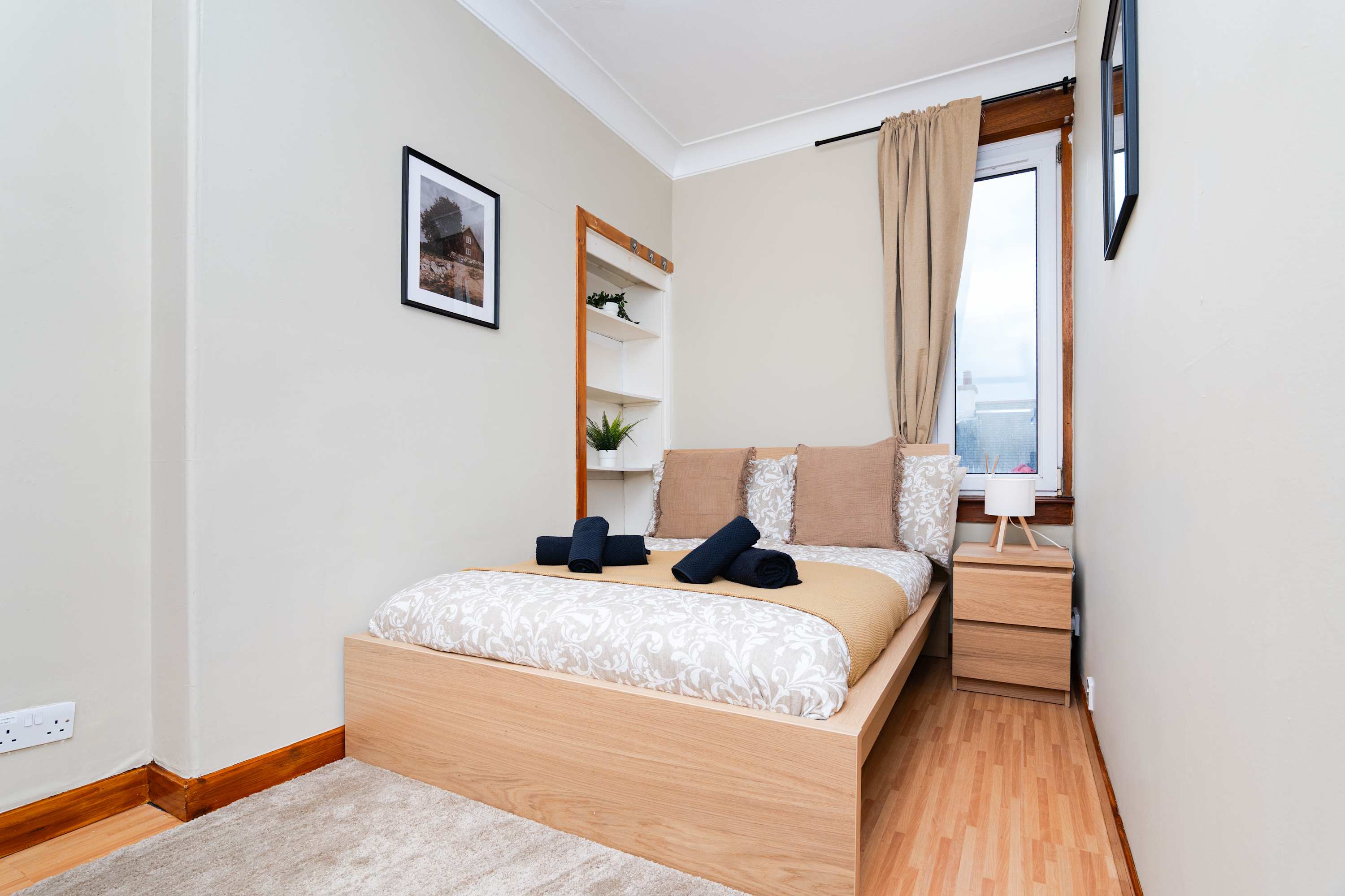View Nr Falkirk & Edinburgh 2BR Cottage Parking Wi-Fi in Queen Street FK3 Nr Falkirk & Edinburgh 2BR Cottage Parking Wi-Fi in Queen Street FK3 - Property image 5 - VivreStays