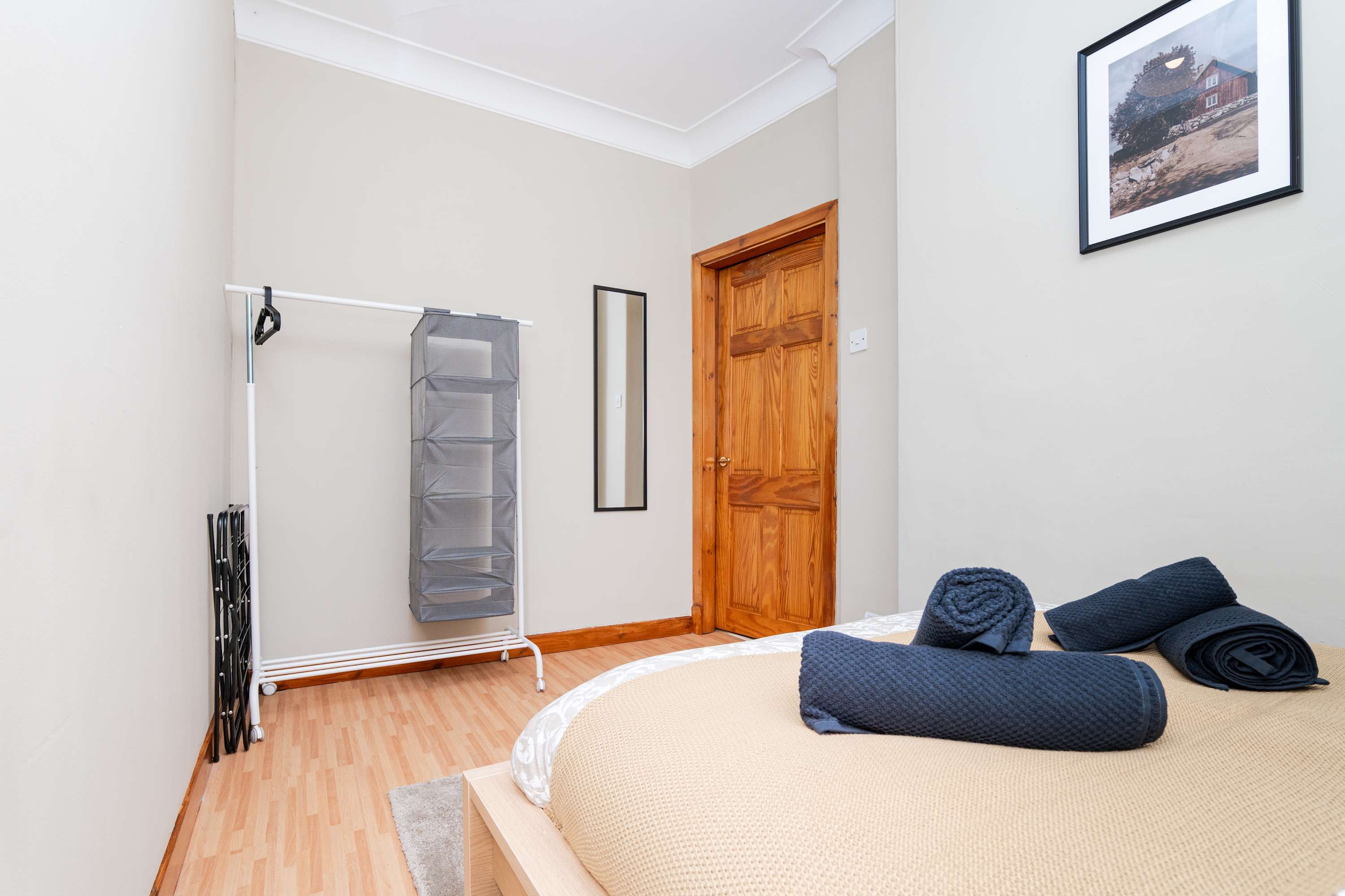 View Nr Falkirk & Edinburgh 2BR Cottage Parking Wi-Fi in Queen Street FK3 Nr Falkirk & Edinburgh 2BR Cottage Parking Wi-Fi in Queen Street FK3 - Property image 22 - VivreStays